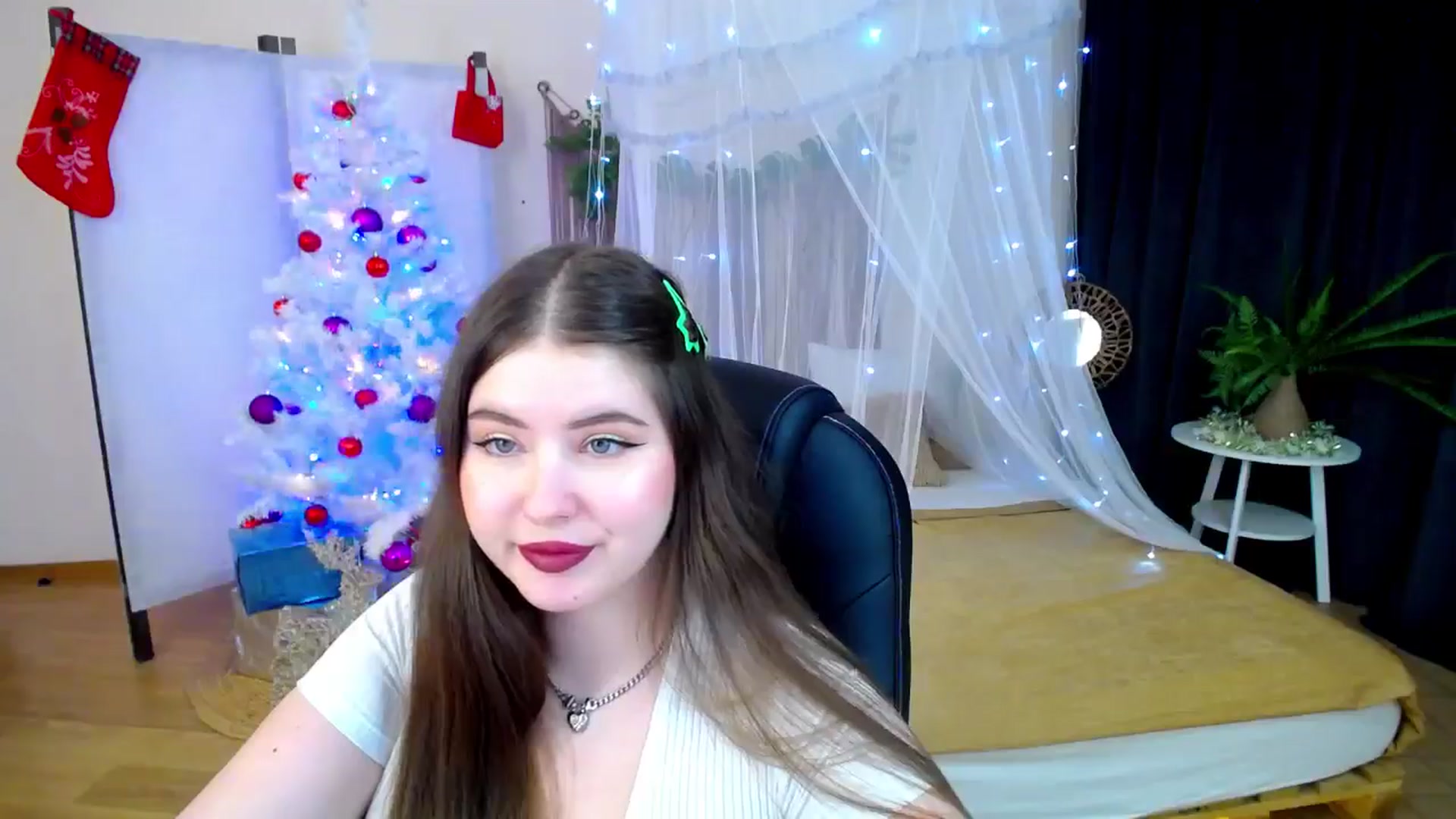 Gallery image thumbnail from AdmireMyEyes's myfreecams stream on, 12/14/2024, 14:07 image 16 of 20