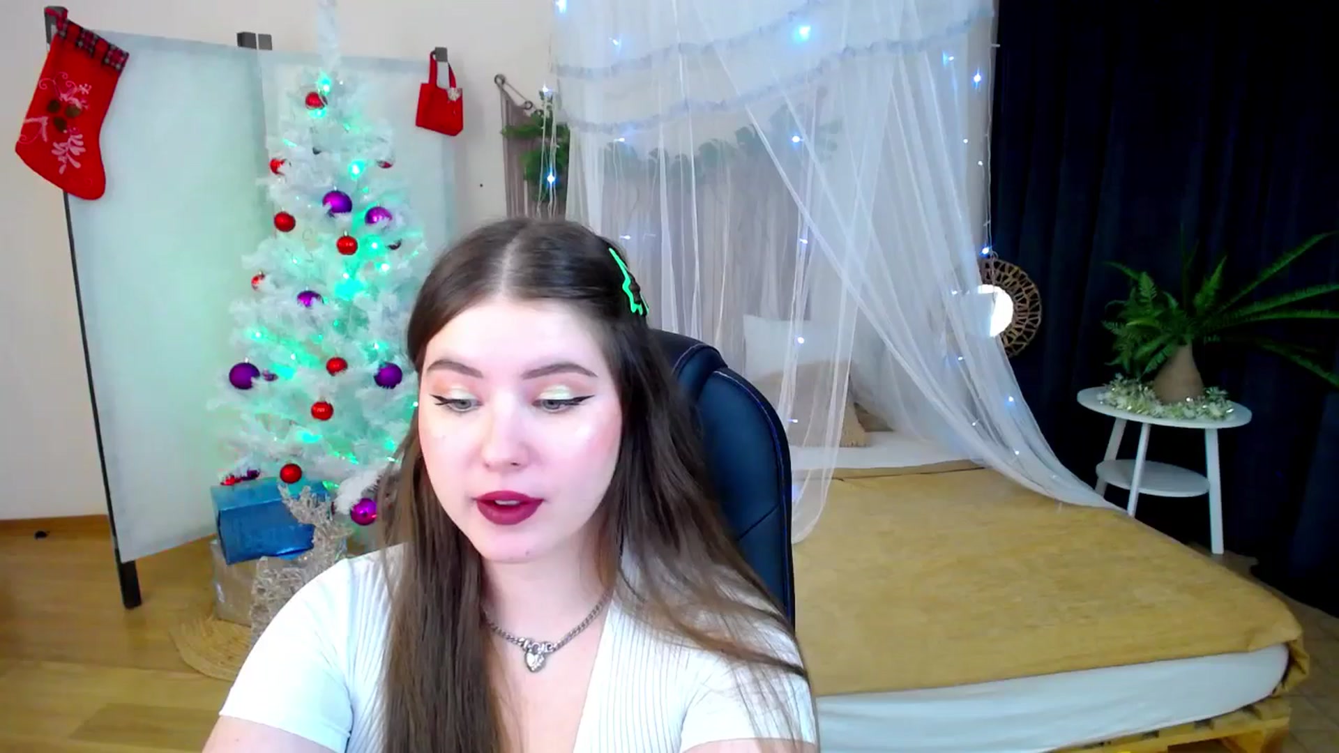 Gallery image thumbnail from AdmireMyEyes's myfreecams stream on, 12/14/2024, 14:07 image 7 of 20