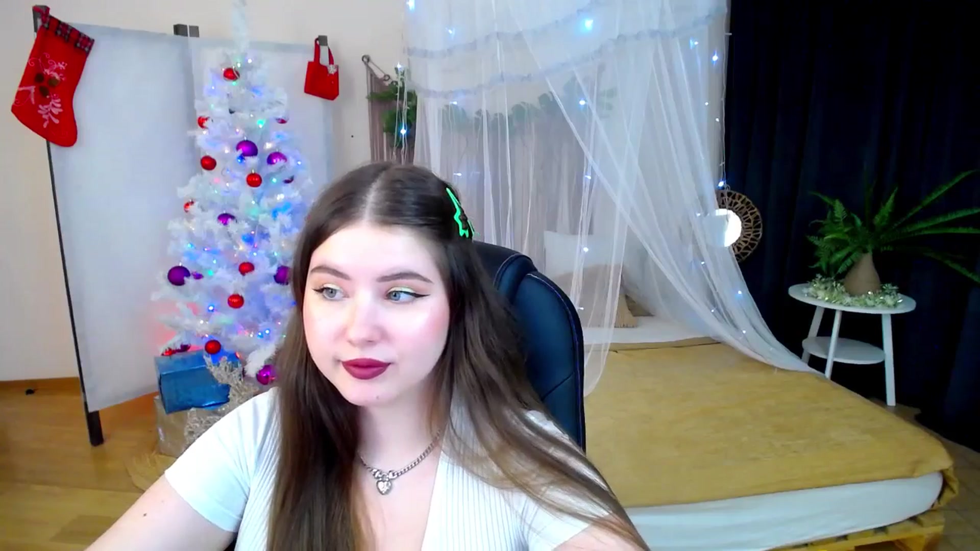 Gallery image thumbnail from AdmireMyEyes's myfreecams stream on, 12/14/2024, 14:07 image 14 of 20