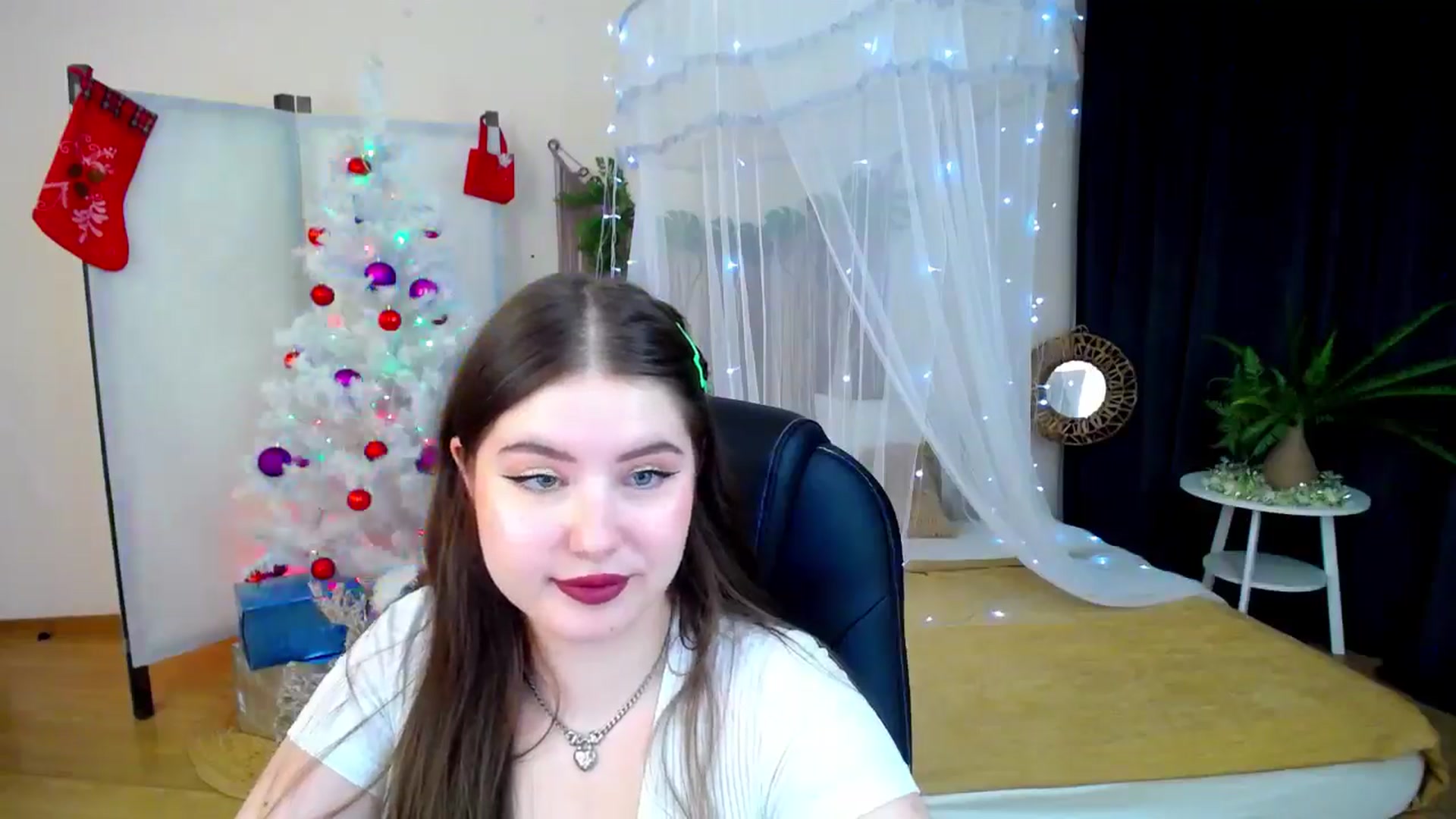 Gallery image thumbnail from AdmireMyEyes's myfreecams stream on, 12/14/2024, 16:47 image 15 of 20
