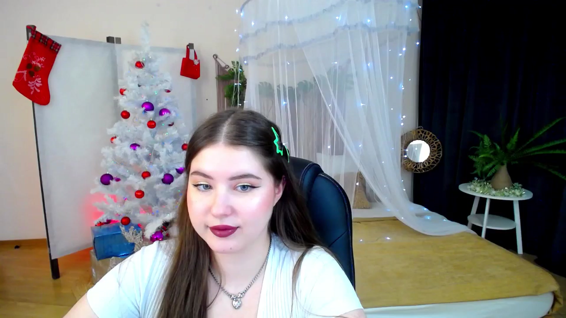 Gallery image thumbnail from AdmireMyEyes's myfreecams stream on, 12/14/2024, 16:47 image 16 of 20