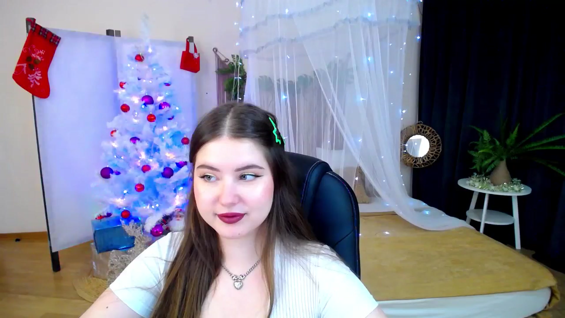 Gallery image thumbnail from AdmireMyEyes's myfreecams stream on, 12/14/2024, 16:47 image 7 of 20