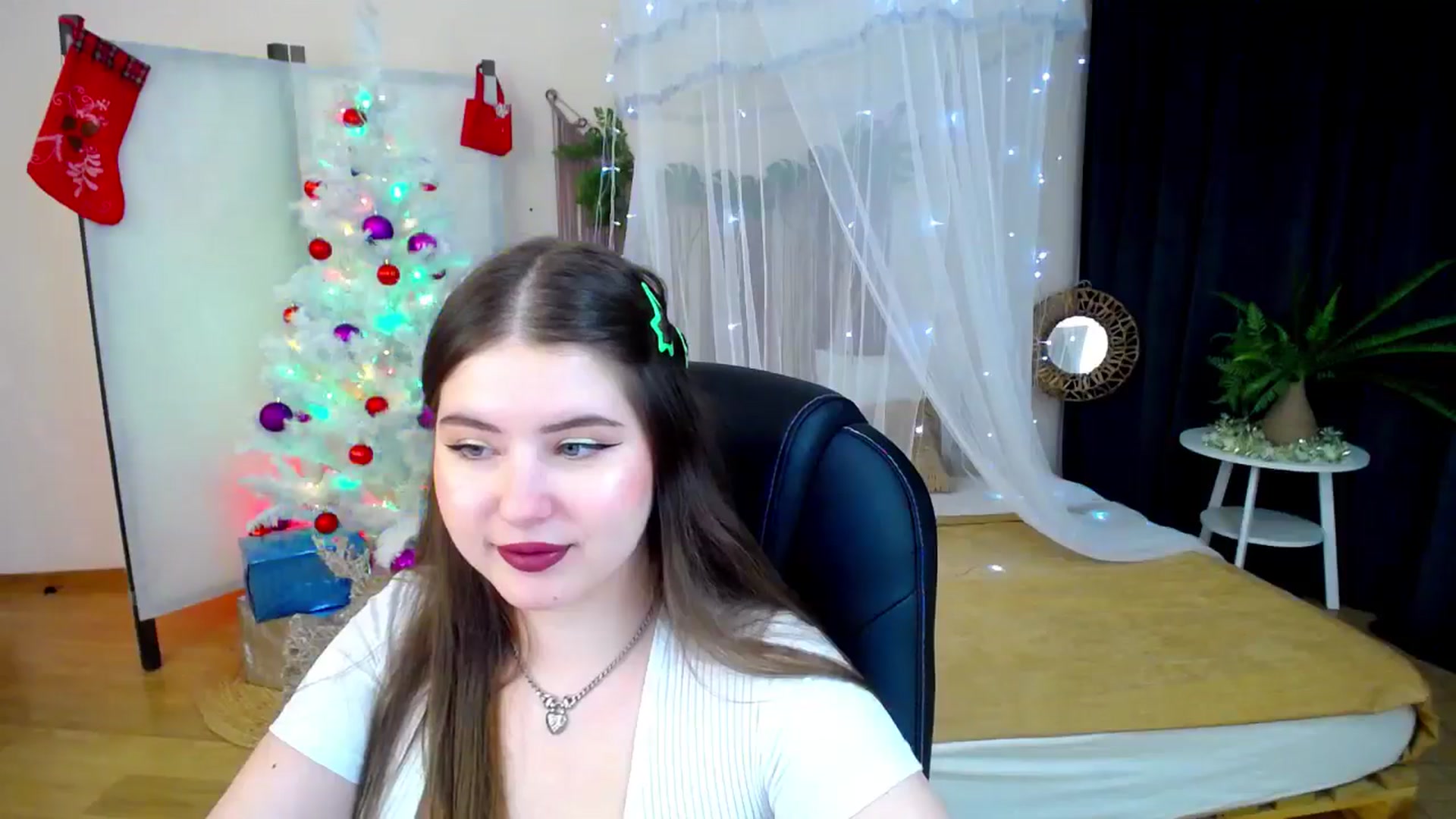 Gallery image thumbnail from AdmireMyEyes's myfreecams stream on, 12/14/2024, 16:47 image 3 of 20
