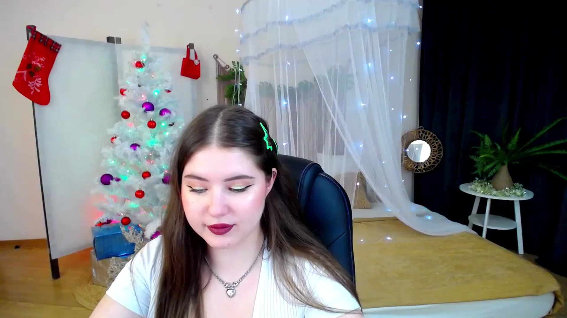 Gallery image thumbnail from AdmireMyEyes's myfreecams stream on, 12/14/2024, 16:47 image 14 of 20