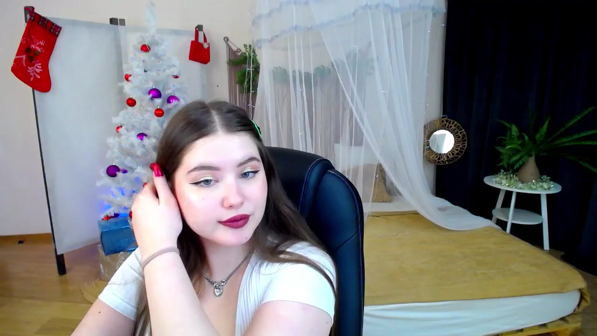 Gallery image thumbnail from AdmireMyEyes's myfreecams stream on, 12/14/2024, 16:47 image 4 of 20