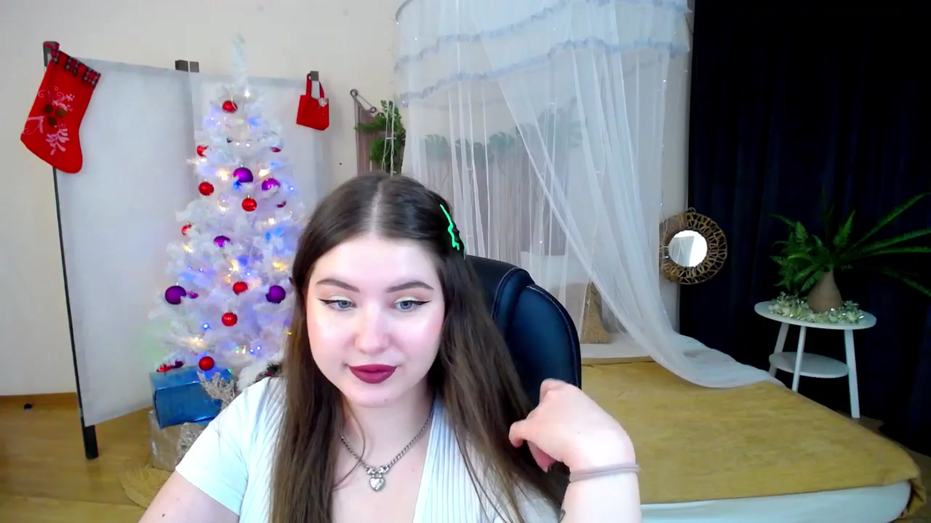 Gallery image thumbnail from AdmireMyEyes's myfreecams stream on, 12/14/2024, 16:47 image 17 of 20