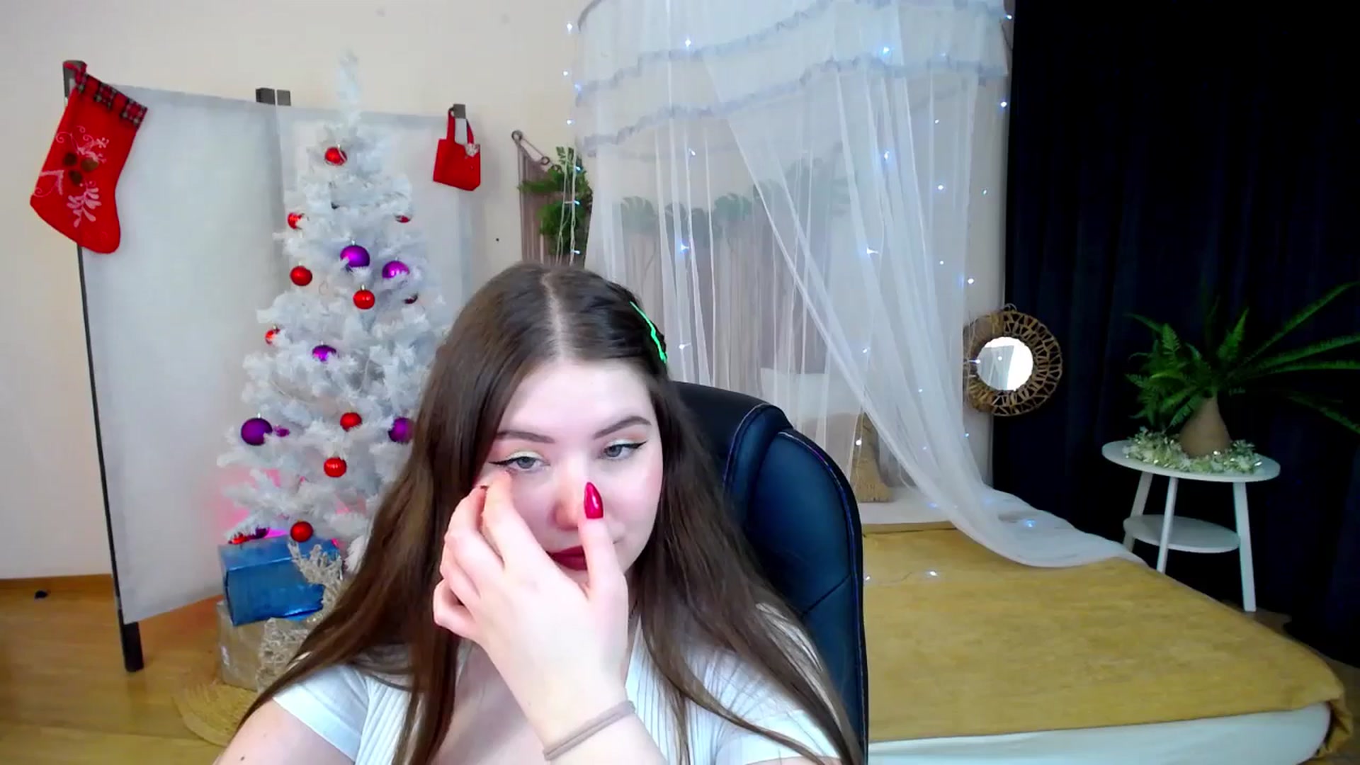 Gallery image thumbnail from AdmireMyEyes's myfreecams stream on, 12/14/2024, 16:47 image 20 of 20