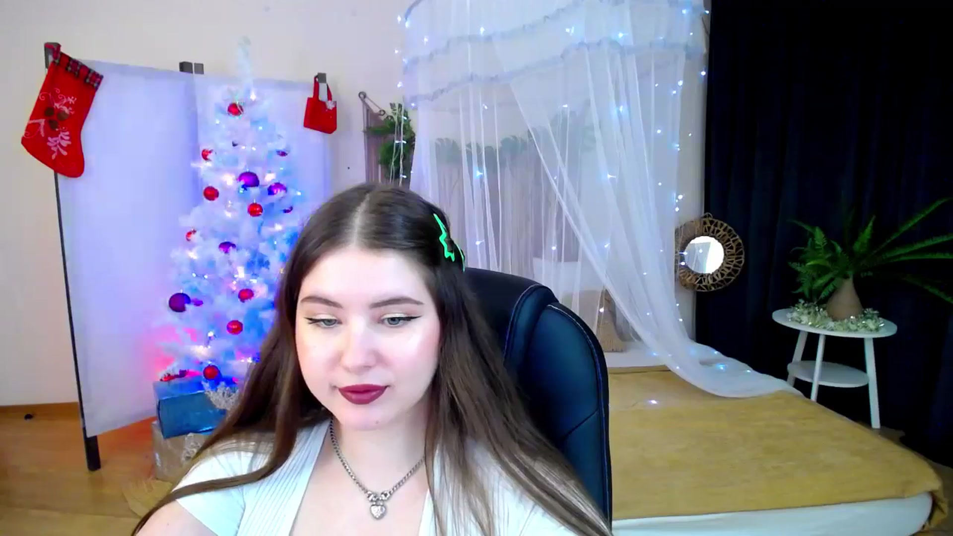 Gallery image thumbnail from AdmireMyEyes's myfreecams stream on, 12/14/2024, 16:47 image 18 of 20