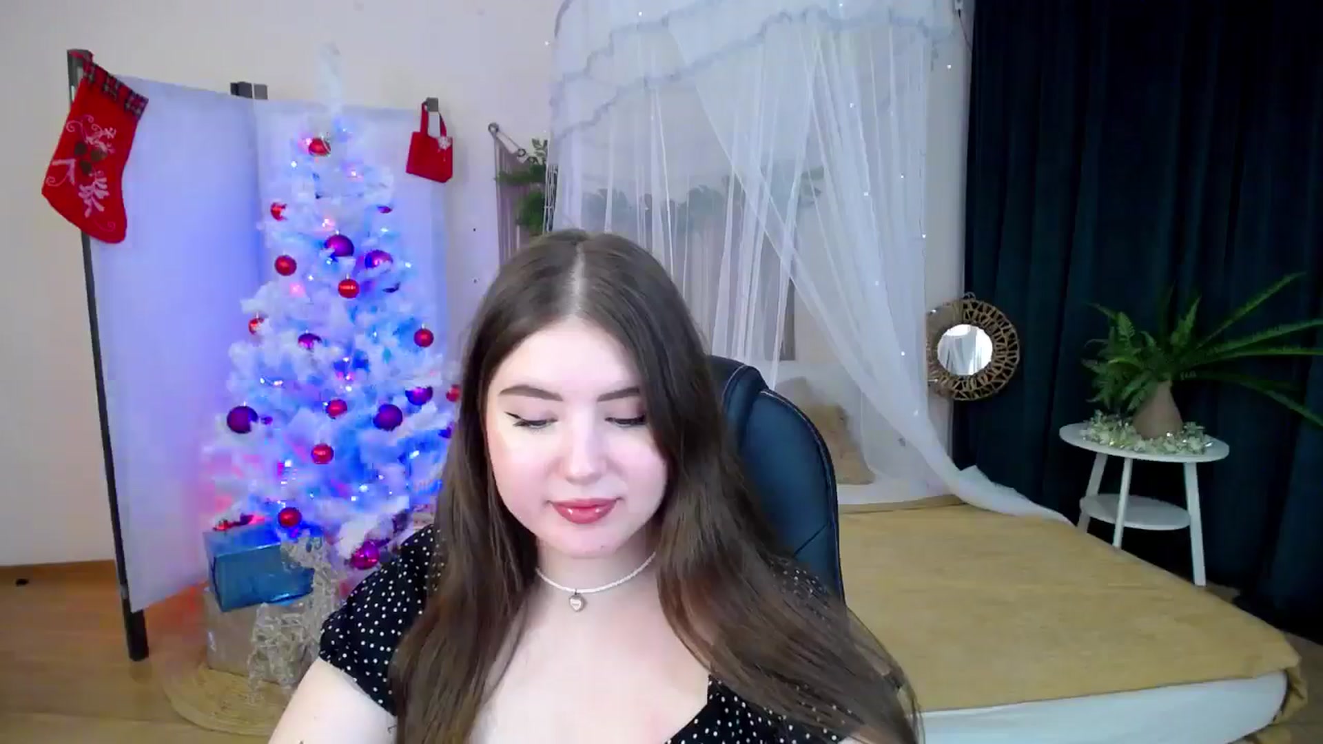 Gallery image thumbnail from AdmireMyEyes's myfreecams stream on, 12/16/2024, 07:17 image 2 of 20