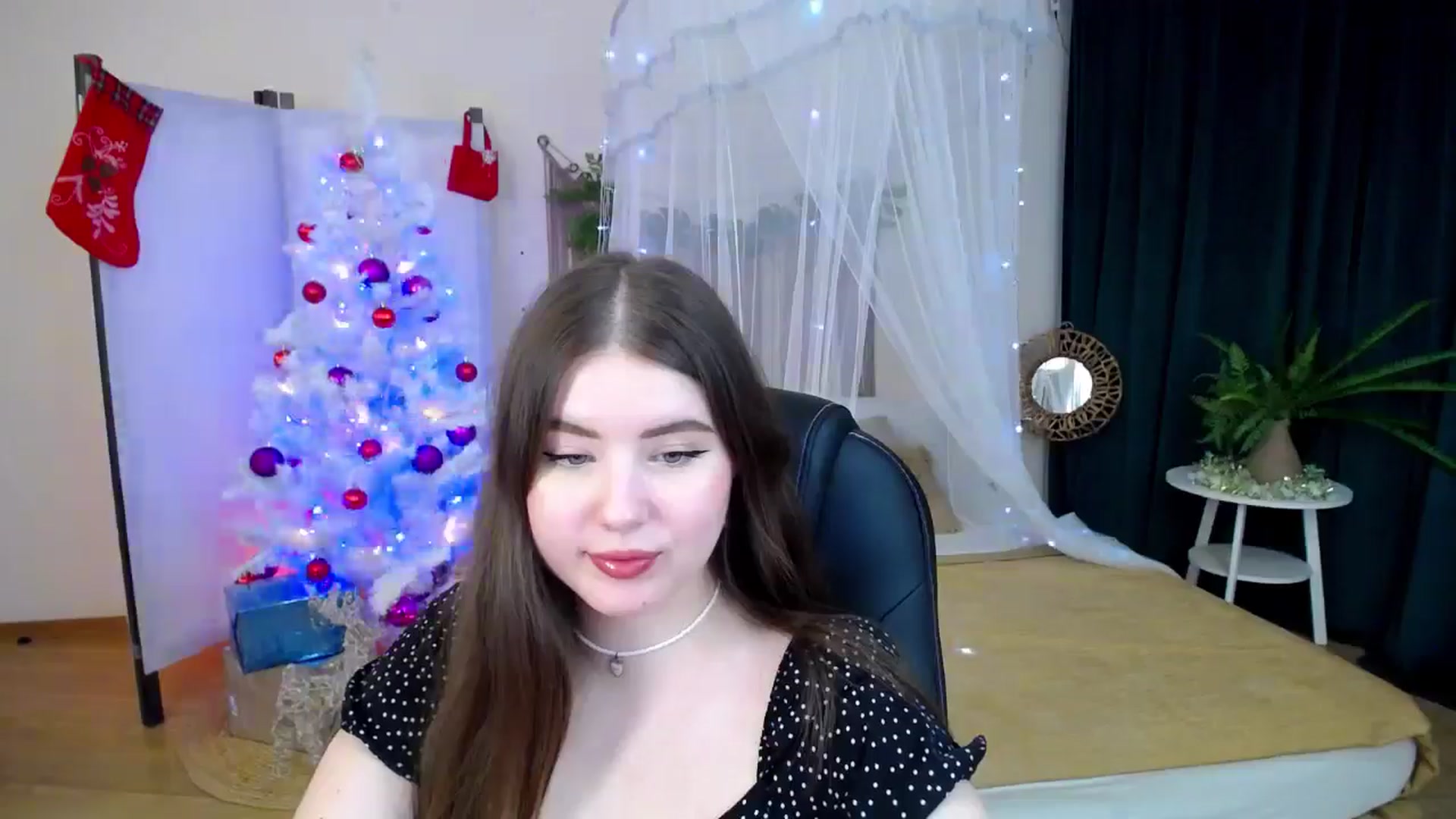 Gallery image thumbnail from AdmireMyEyes's myfreecams stream on, 12/16/2024, 07:17 image 4 of 20