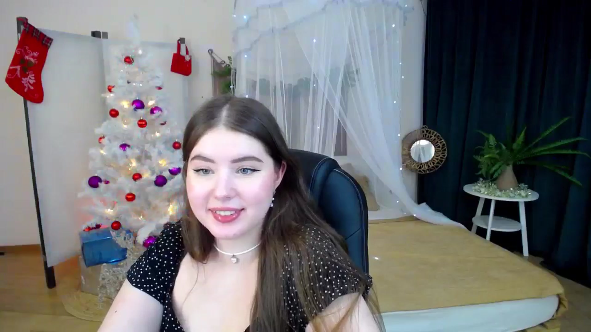 Gallery image thumbnail from AdmireMyEyes's myfreecams stream on, 12/16/2024, 07:17 image 14 of 20