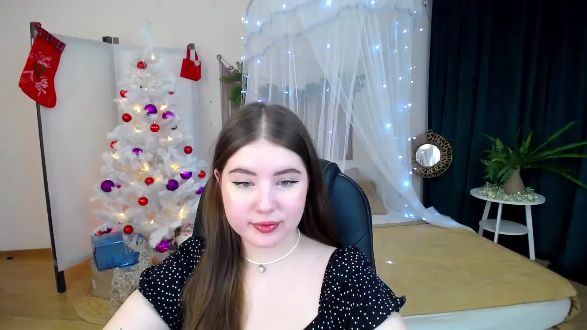 Gallery image thumbnail from AdmireMyEyes's myfreecams stream on, 12/16/2024, 07:17 image 1 of 20