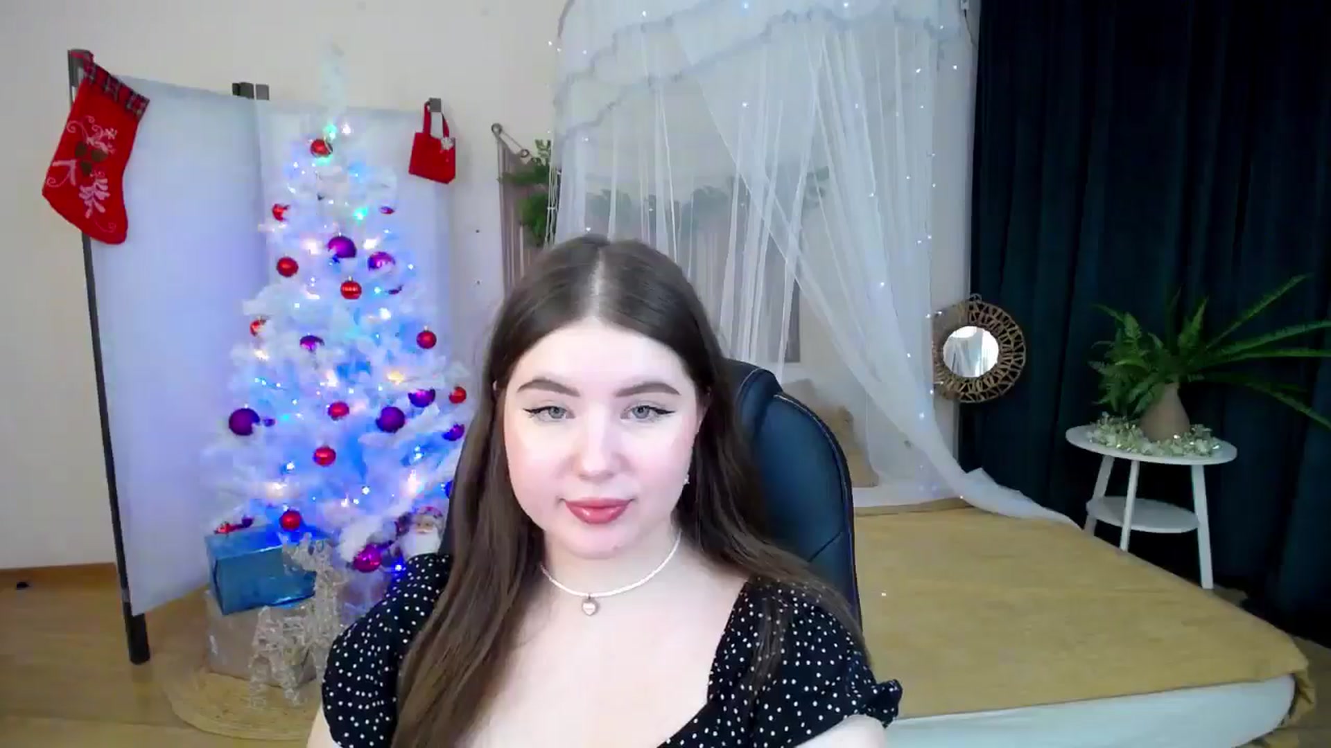 Gallery image thumbnail from AdmireMyEyes's myfreecams stream on, 12/16/2024, 07:17 image 6 of 20