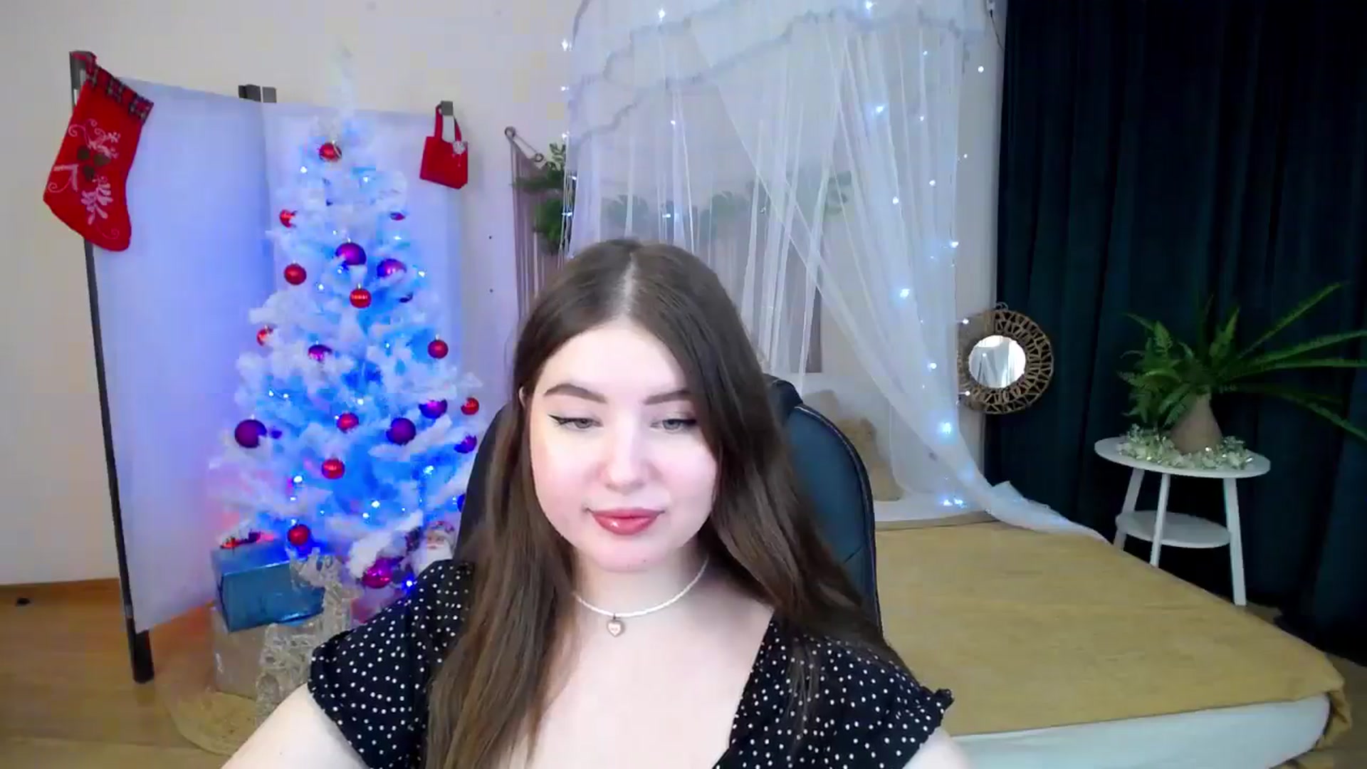 Gallery image thumbnail from AdmireMyEyes's myfreecams stream on, 12/16/2024, 07:17 image 5 of 20