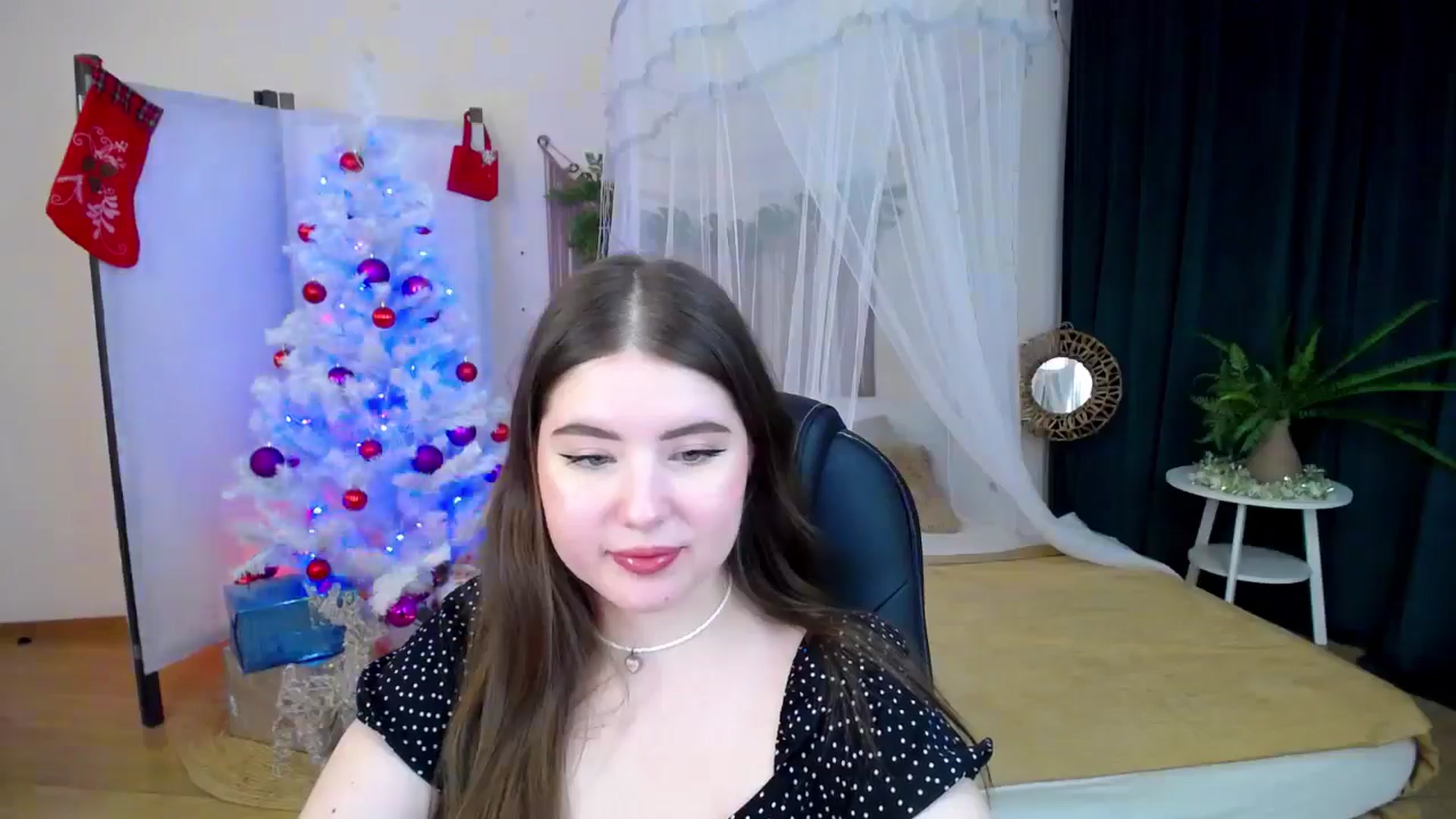 Gallery image thumbnail from AdmireMyEyes's myfreecams stream on, 12/16/2024, 07:17 image 3 of 20
