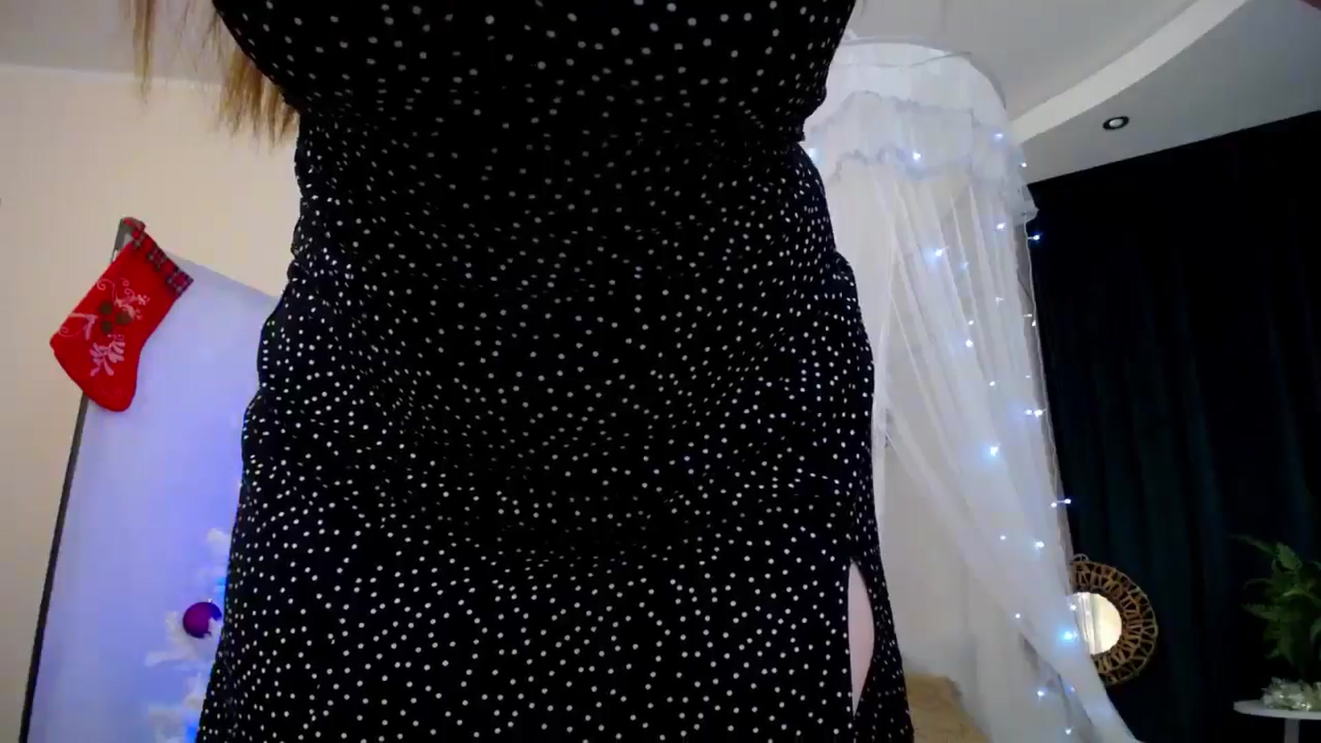 Gallery image thumbnail from AdmireMyEyes's myfreecams stream on, 12/16/2024, 07:17 image 11 of 20