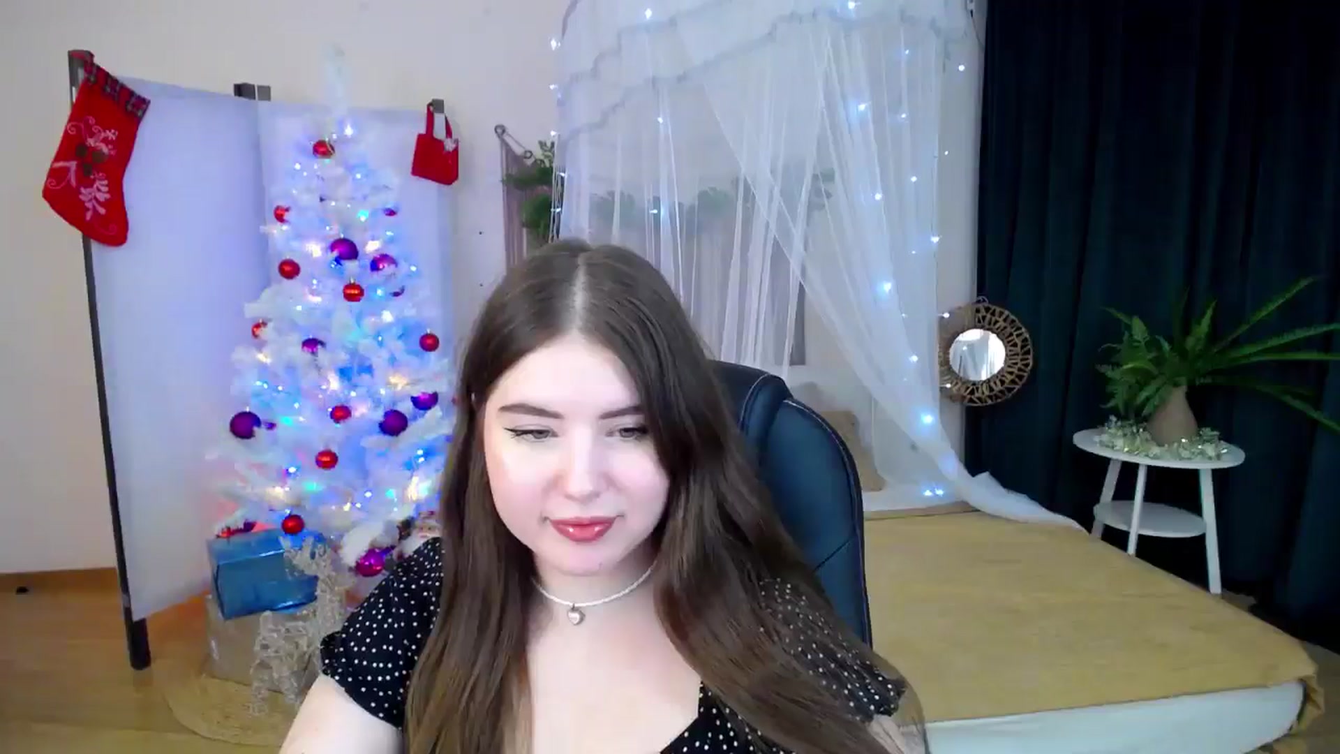 Gallery image thumbnail from AdmireMyEyes's myfreecams stream on, 12/16/2024, 07:17 image 8 of 20