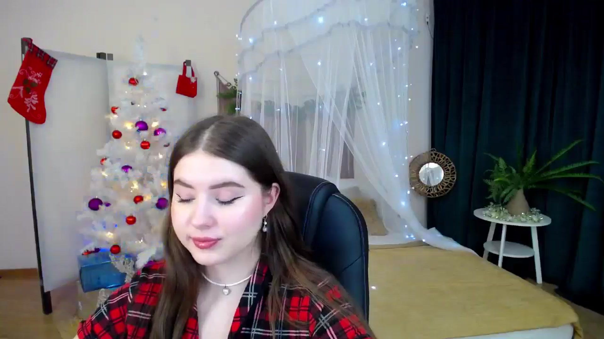 Gallery image thumbnail from AdmireMyEyes's myfreecams stream on, 12/16/2024, 08:54 image 15 of 20