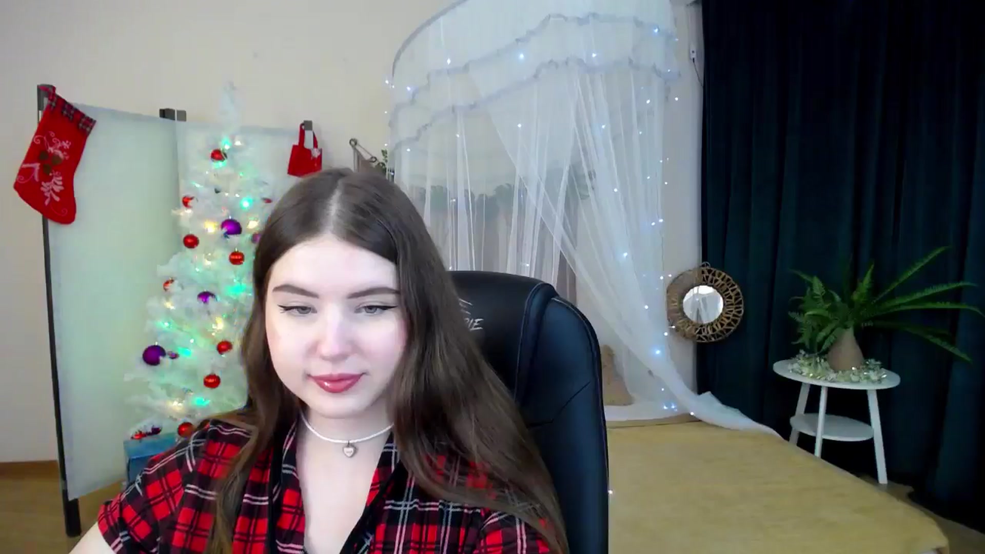 Gallery image thumbnail from AdmireMyEyes's myfreecams stream on, 12/16/2024, 08:54 image 11 of 20