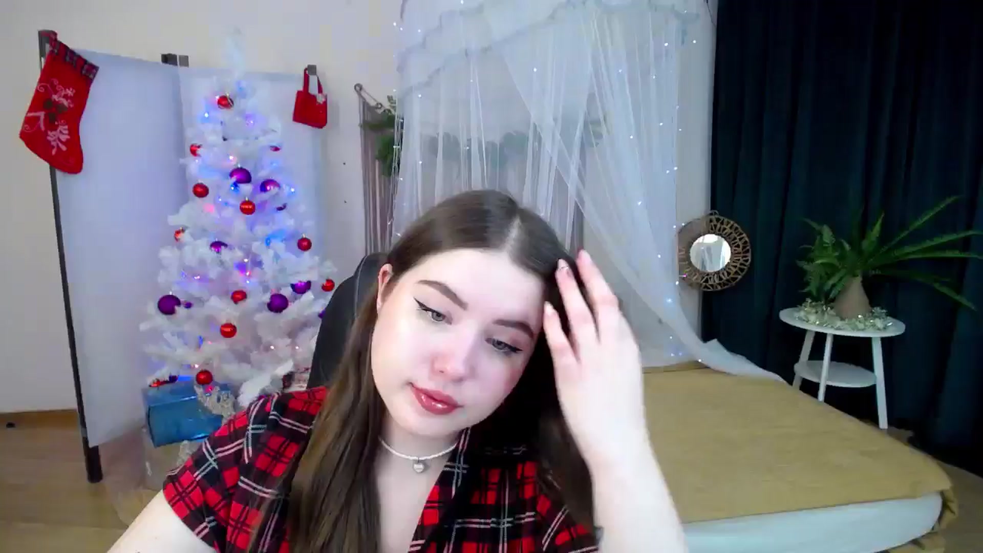 Gallery image thumbnail from AdmireMyEyes's myfreecams stream on, 12/16/2024, 08:54 image 1 of 20