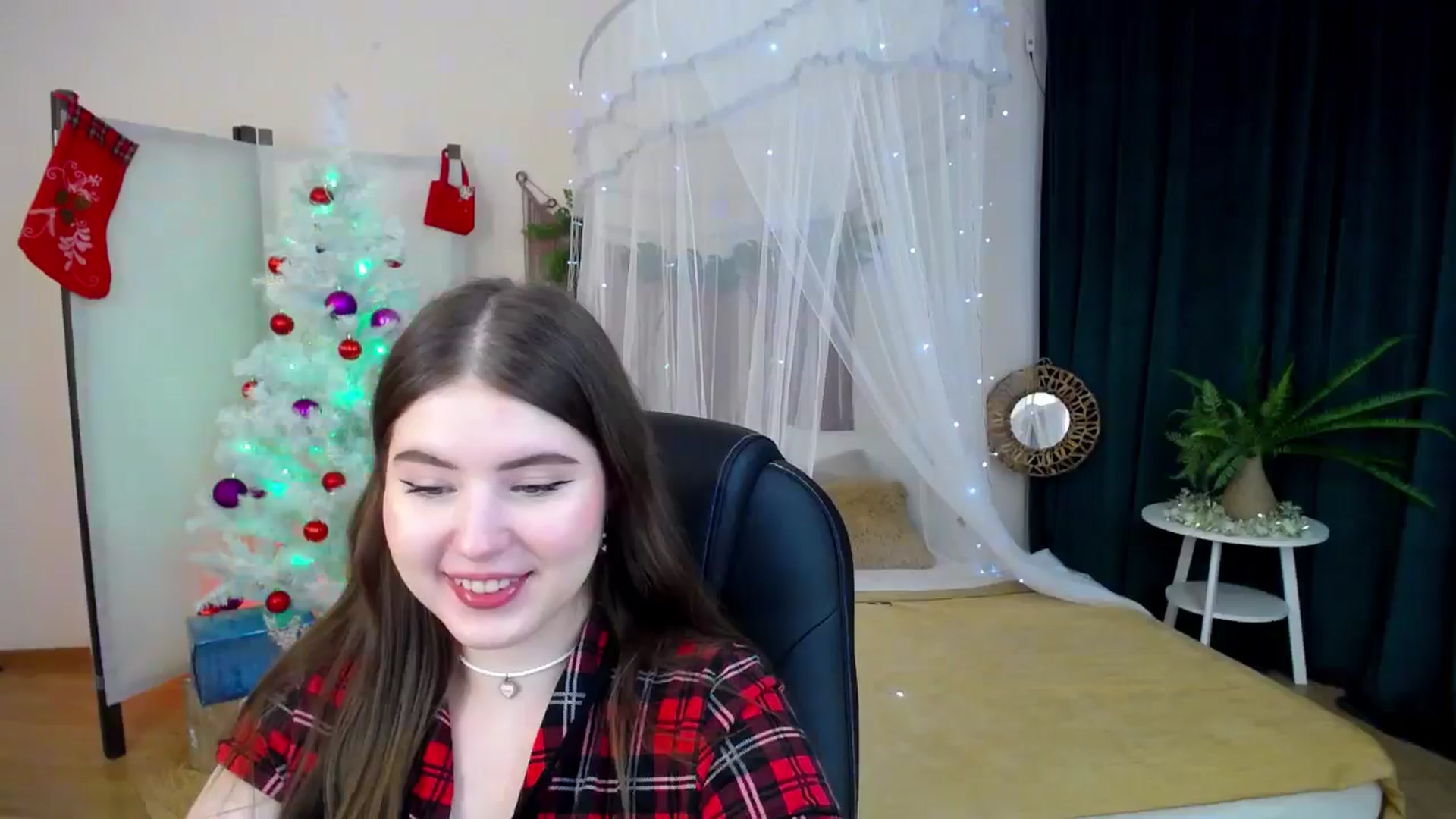 Gallery image thumbnail from AdmireMyEyes's myfreecams stream on, 12/16/2024, 08:54 image 13 of 20