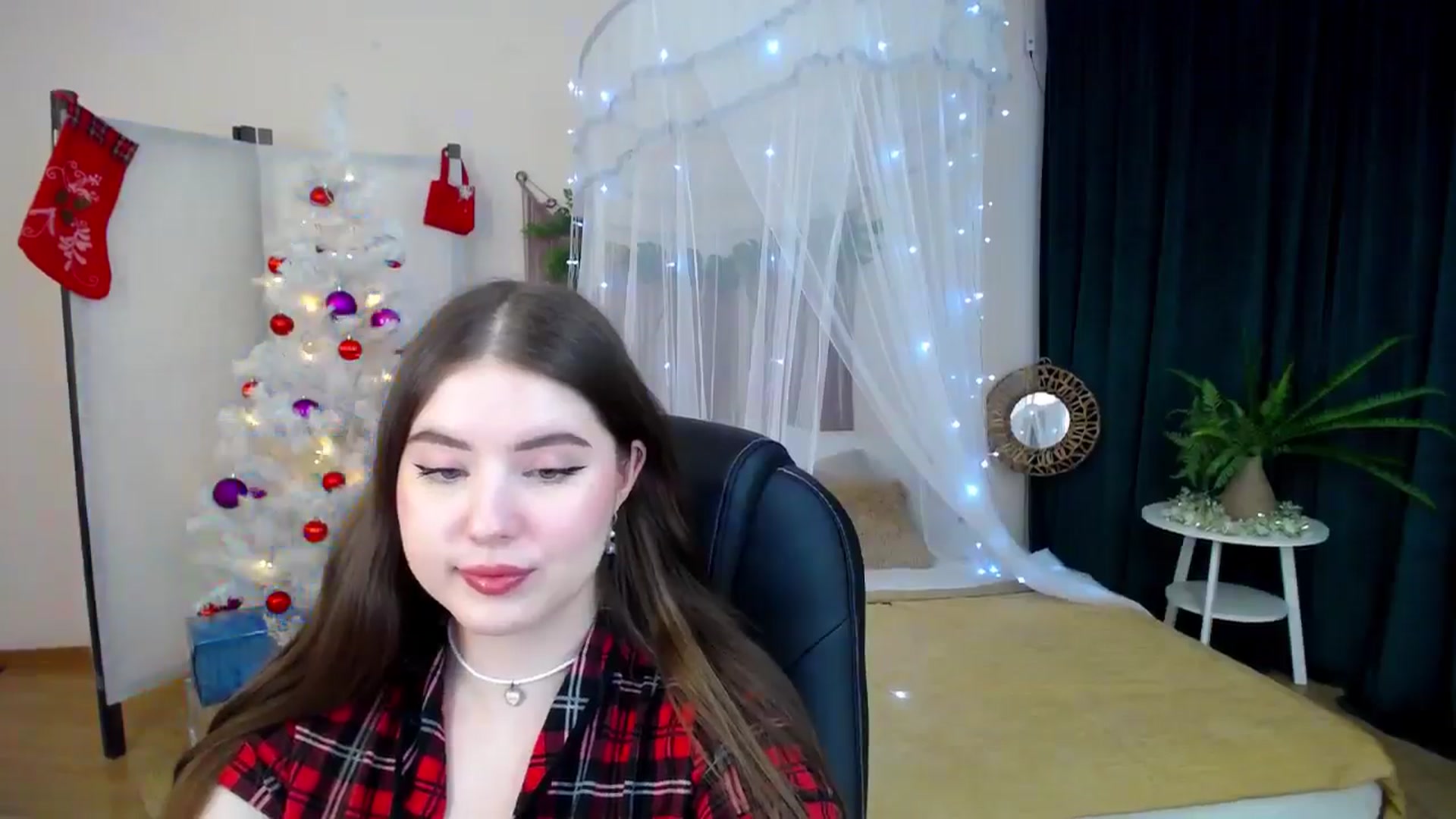 Gallery image thumbnail from AdmireMyEyes's myfreecams stream on, 12/16/2024, 08:54 image 18 of 20