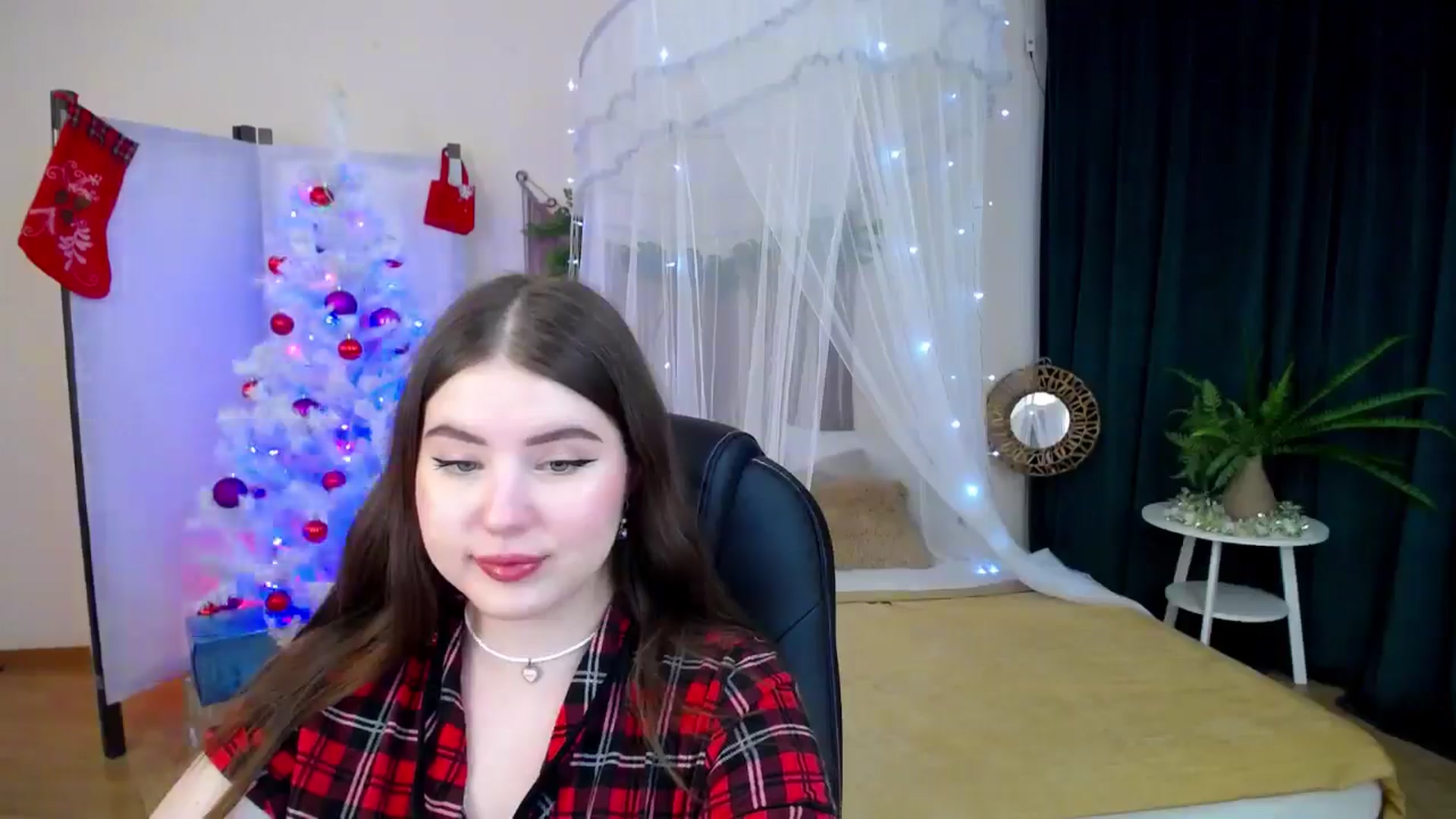 Gallery image thumbnail from AdmireMyEyes's myfreecams stream on, 12/16/2024, 08:54 image 12 of 20