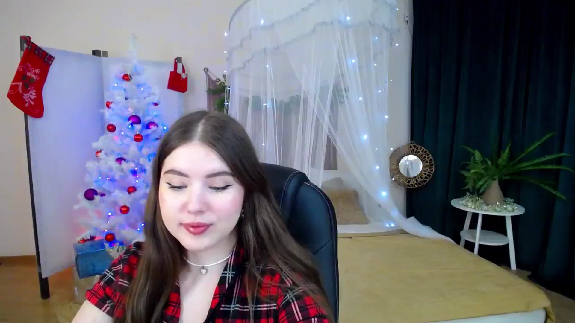 Gallery image thumbnail from AdmireMyEyes's myfreecams stream on, 12/16/2024, 08:54 image 14 of 20