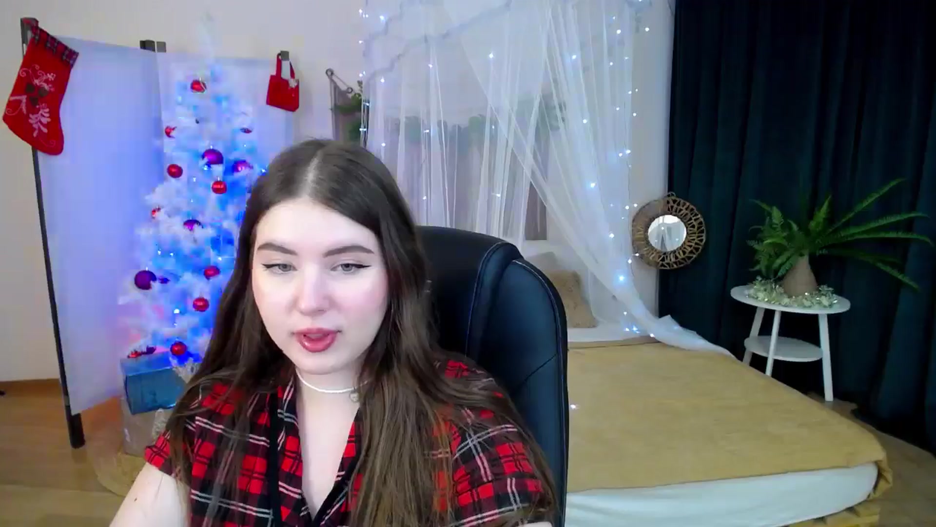 Gallery image thumbnail from AdmireMyEyes's myfreecams stream on, 12/16/2024, 09:47 image 18 of 20