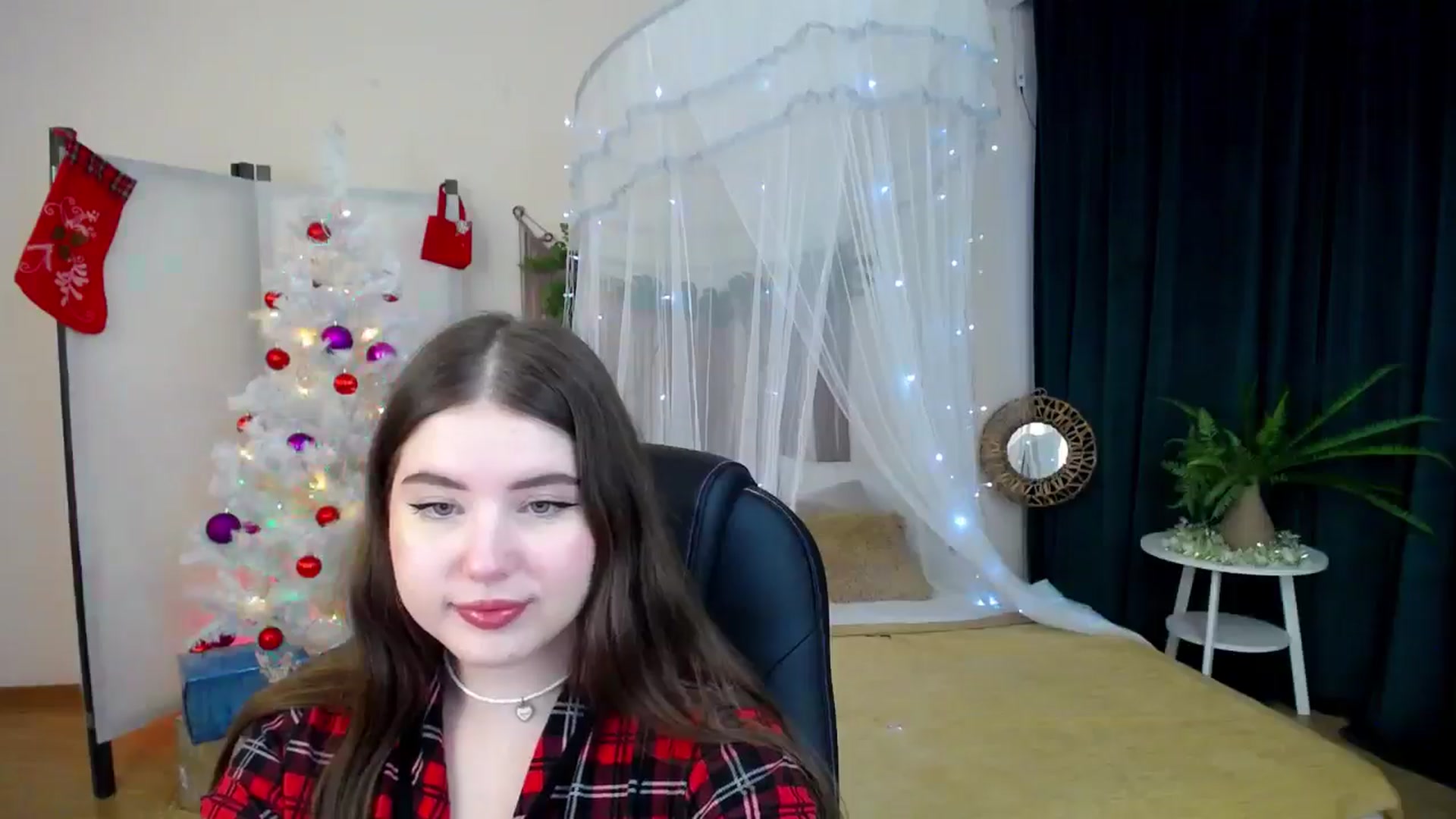 Gallery image thumbnail from AdmireMyEyes's myfreecams stream on, 12/16/2024, 09:47 image 10 of 20
