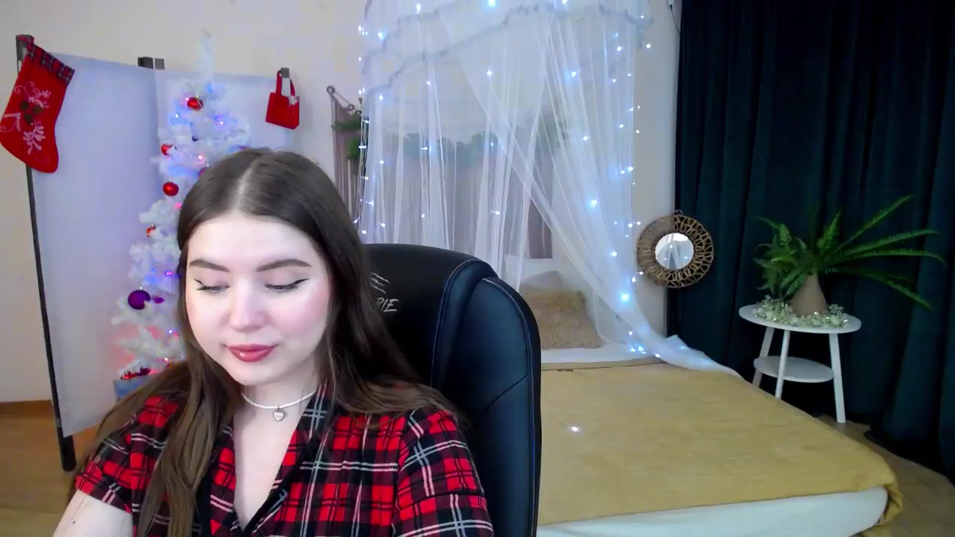 Gallery image thumbnail from AdmireMyEyes's myfreecams stream on, 12/16/2024, 09:47 image 3 of 20
