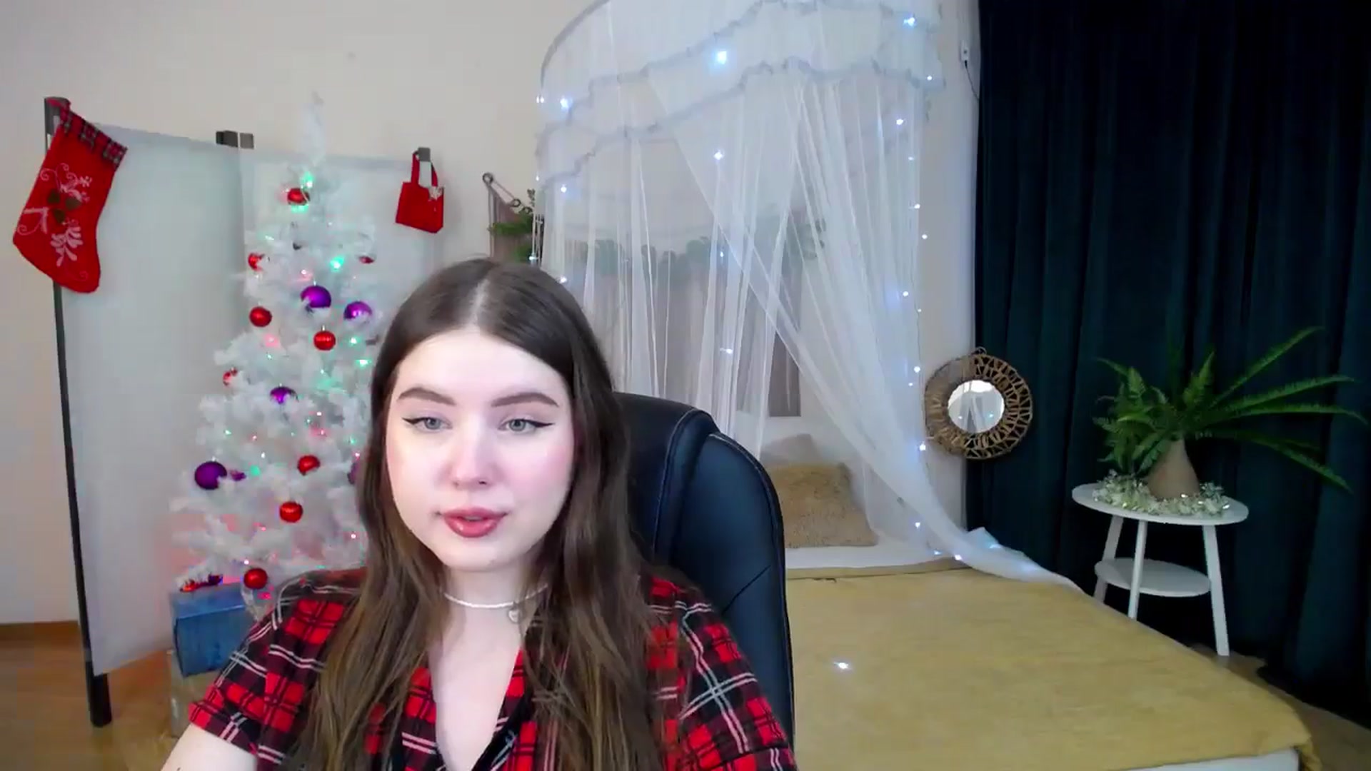 Gallery image thumbnail from AdmireMyEyes's myfreecams stream on, 12/16/2024, 09:47 image 17 of 20