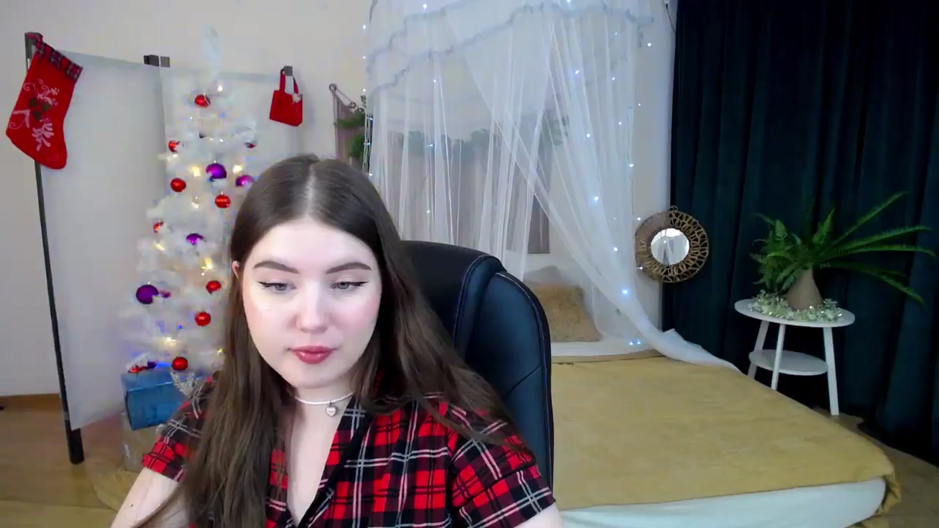 Gallery image thumbnail from AdmireMyEyes's myfreecams stream on, 12/16/2024, 09:47 image 12 of 20