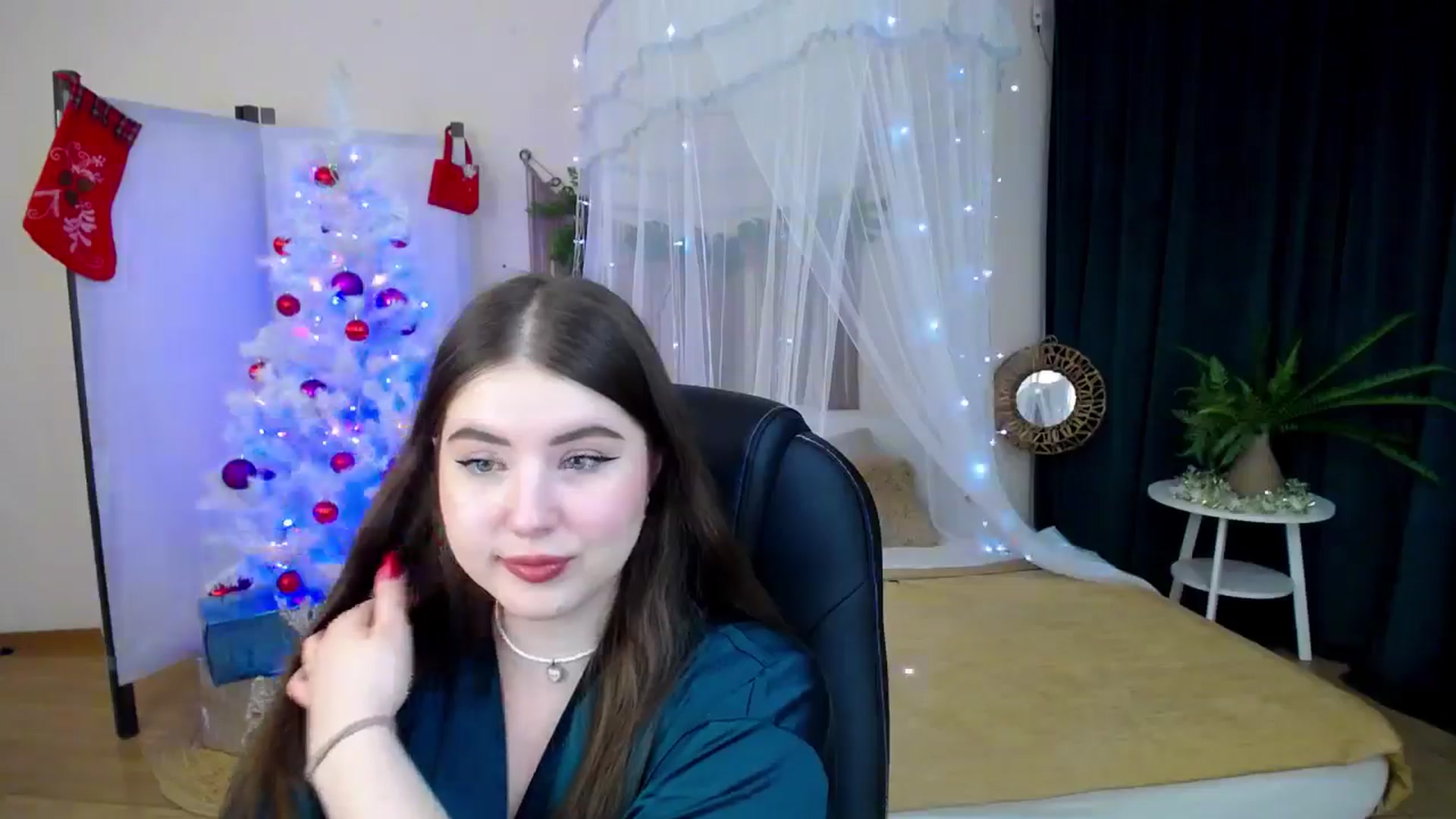 Gallery image thumbnail from AdmireMyEyes's myfreecams stream on, 12/16/2024, 12:12 image 17 of 20