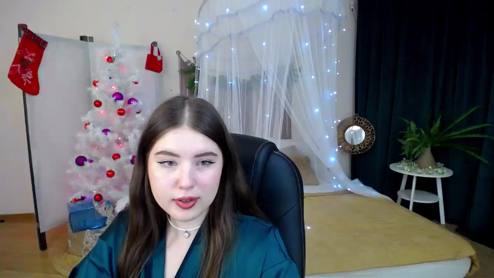 Gallery image thumbnail from AdmireMyEyes's myfreecams stream on, 12/16/2024, 12:12 image 18 of 20