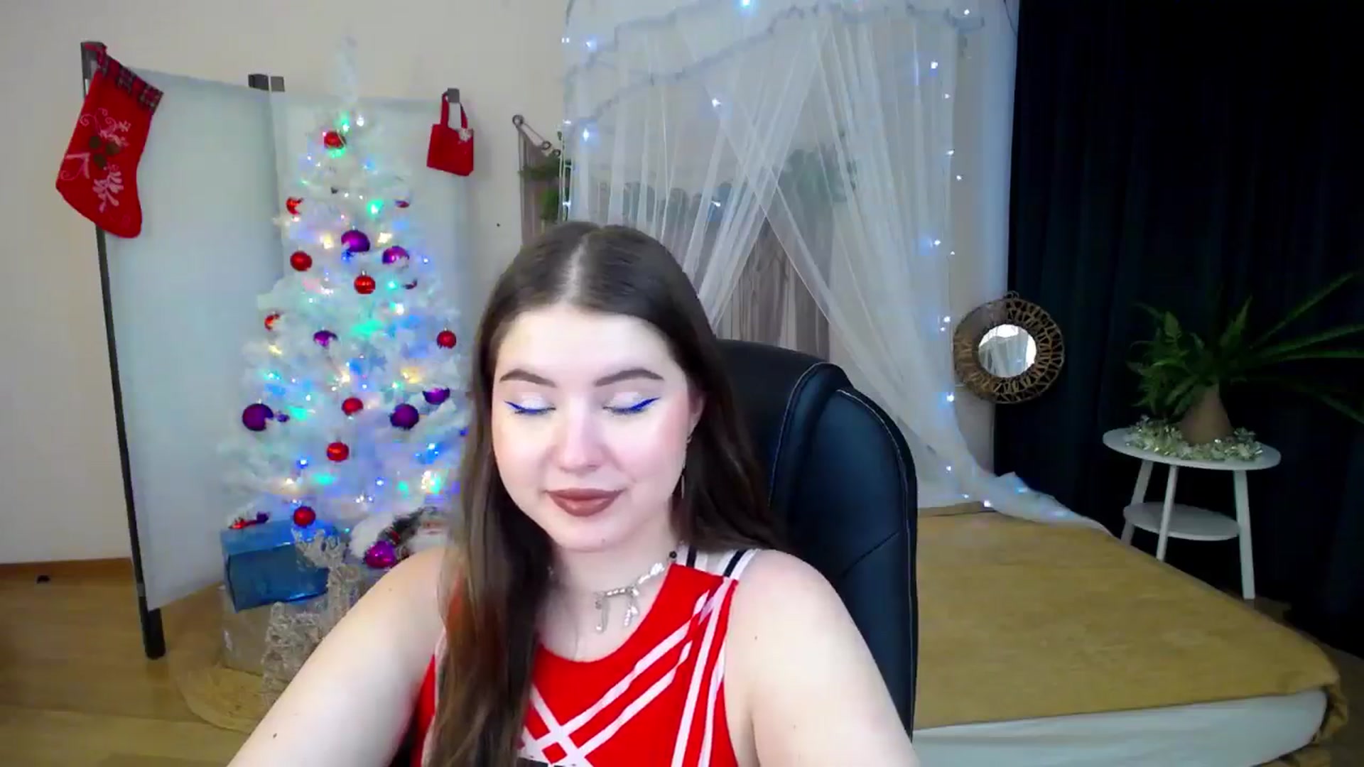 Gallery image thumbnail from AdmireMyEyes's myfreecams stream on, 12/17/2024, 09:09 image 15 of 20