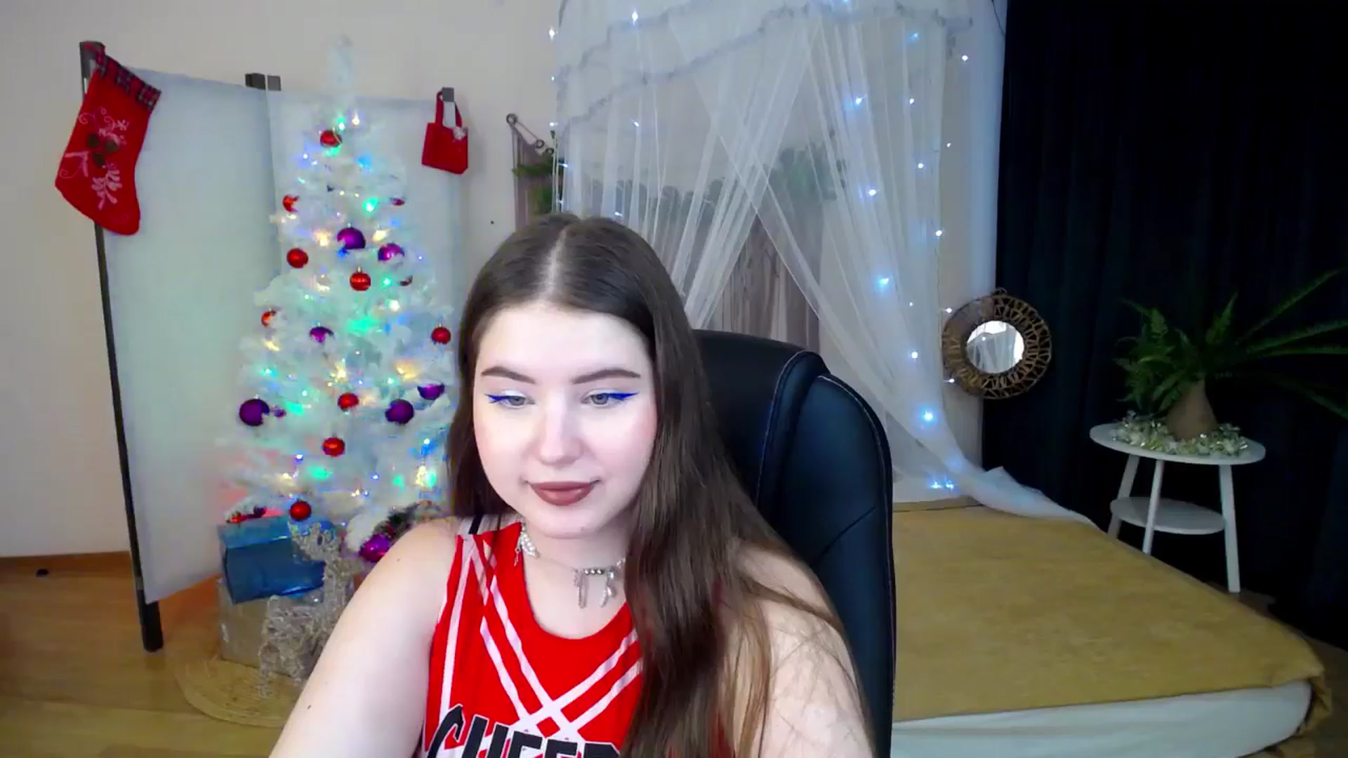 Gallery image thumbnail from AdmireMyEyes's myfreecams stream on, 12/17/2024, 09:09 image 16 of 20