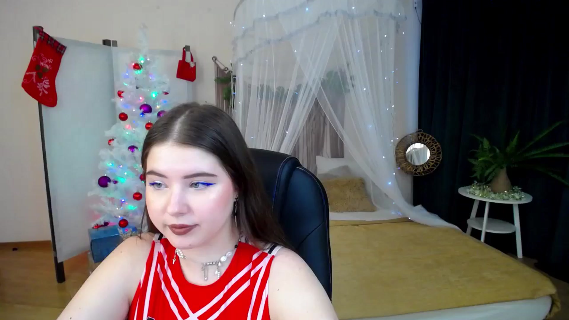Gallery image thumbnail from AdmireMyEyes's myfreecams stream on, 12/17/2024, 10:43 image 1 of 20