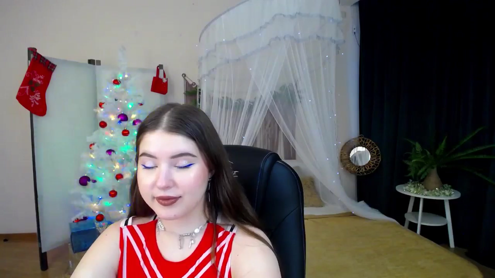 Gallery image thumbnail from AdmireMyEyes's myfreecams stream on, 12/17/2024, 10:43 image 8 of 20