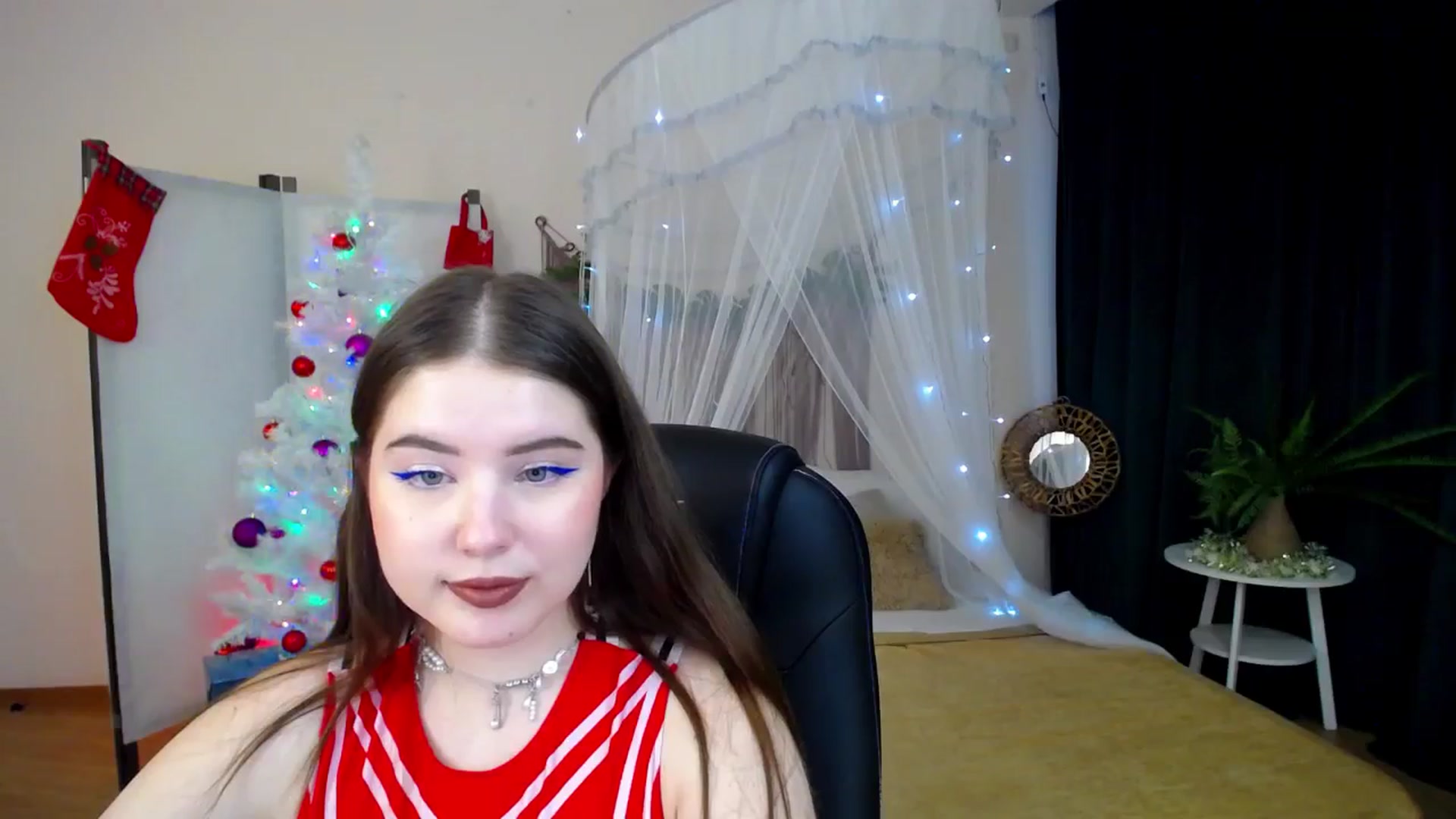 Gallery image thumbnail from AdmireMyEyes's myfreecams stream on, 12/17/2024, 10:43 image 6 of 20