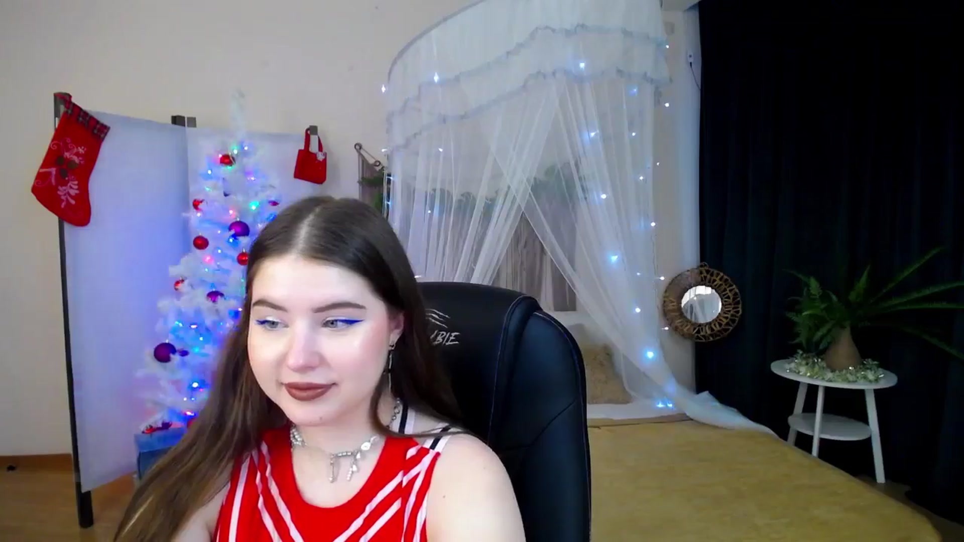 Gallery image thumbnail from AdmireMyEyes's myfreecams stream on, 12/17/2024, 10:43 image 7 of 20