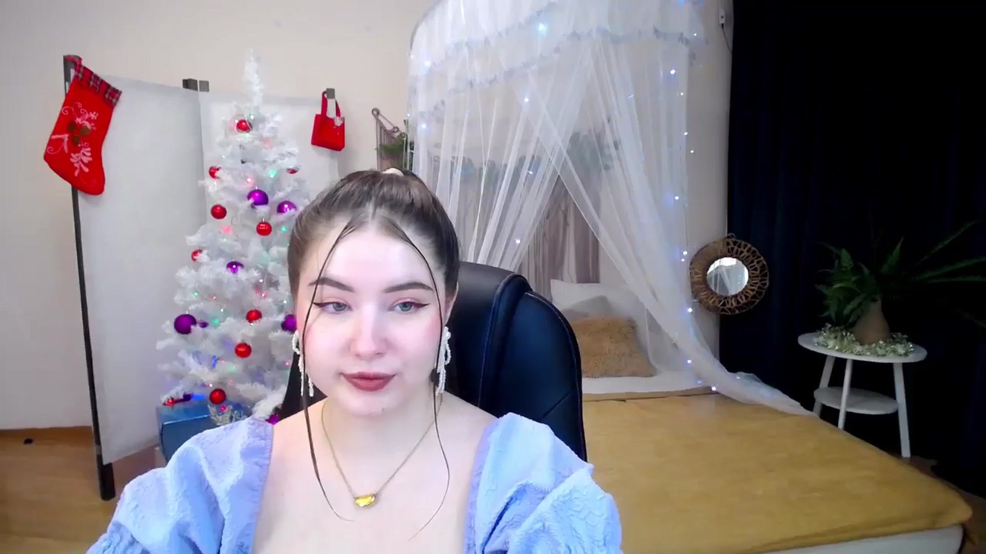 Gallery image thumbnail from AdmireMyEyes's myfreecams stream on, 12/18/2024, 19:22 image 4 of 20