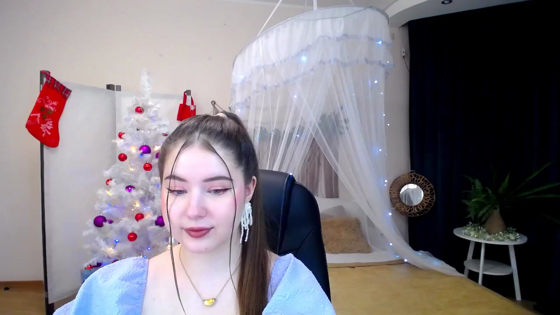 Gallery image thumbnail from AdmireMyEyes's myfreecams stream on, 12/18/2024, 19:22 image 17 of 20