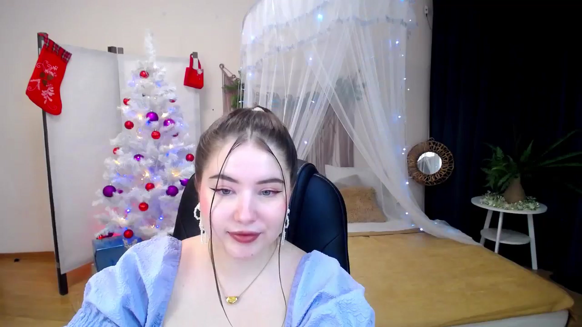 Gallery image thumbnail from AdmireMyEyes's myfreecams stream on, 12/18/2024, 19:22 image 3 of 20
