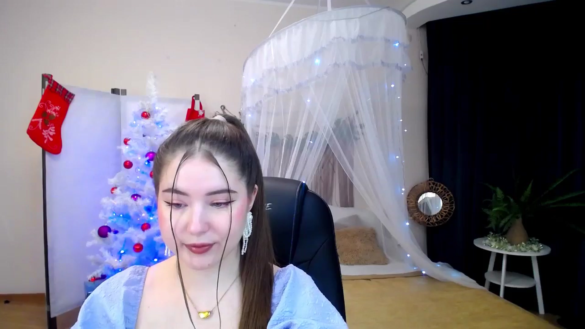Gallery image thumbnail from AdmireMyEyes's myfreecams stream on, 12/18/2024, 19:22 image 18 of 20