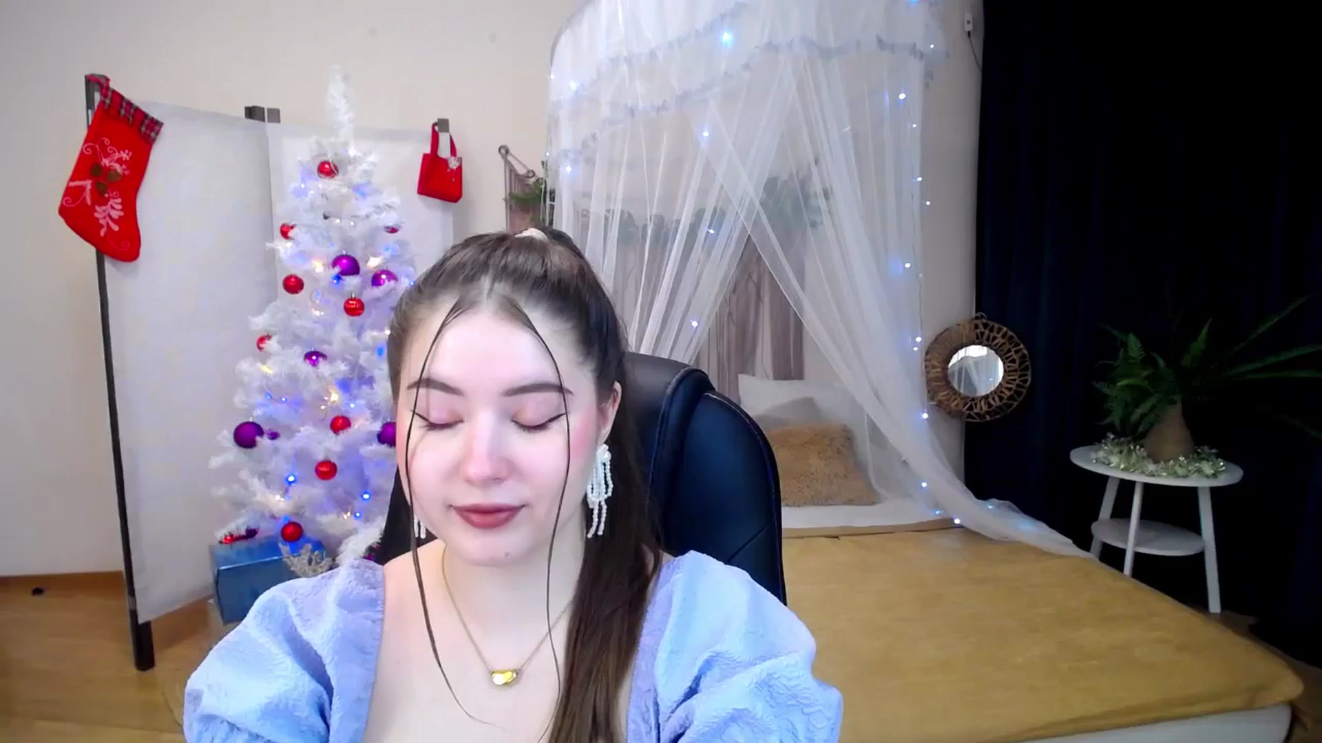 Gallery image thumbnail from AdmireMyEyes's myfreecams stream on, 12/18/2024, 19:22 image 1 of 20