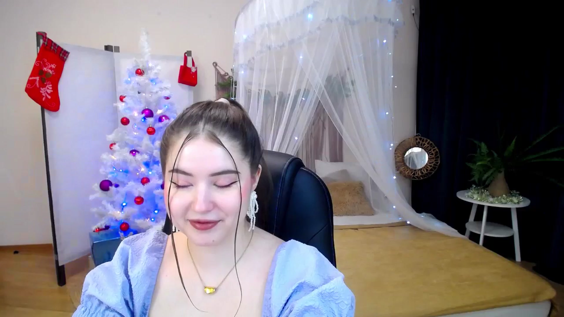 Gallery image thumbnail from AdmireMyEyes's myfreecams stream on, 12/18/2024, 19:22 image 7 of 20