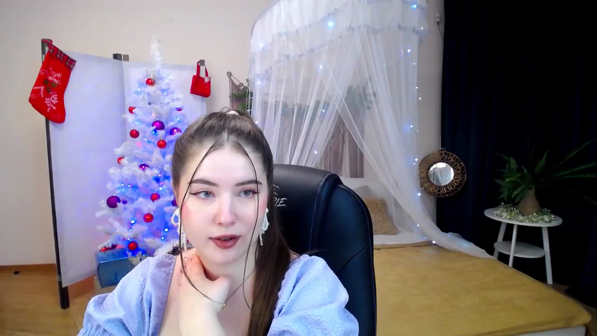 Gallery image thumbnail from AdmireMyEyes's myfreecams stream on, 12/18/2024, 20:26 image 10 of 20