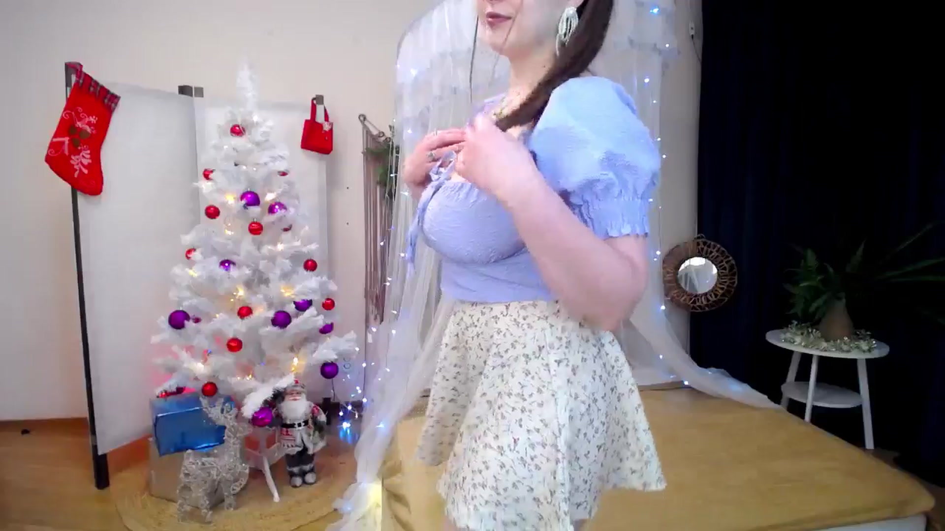 Gallery image thumbnail from AdmireMyEyes's myfreecams stream on, 12/18/2024, 20:26 image 14 of 20