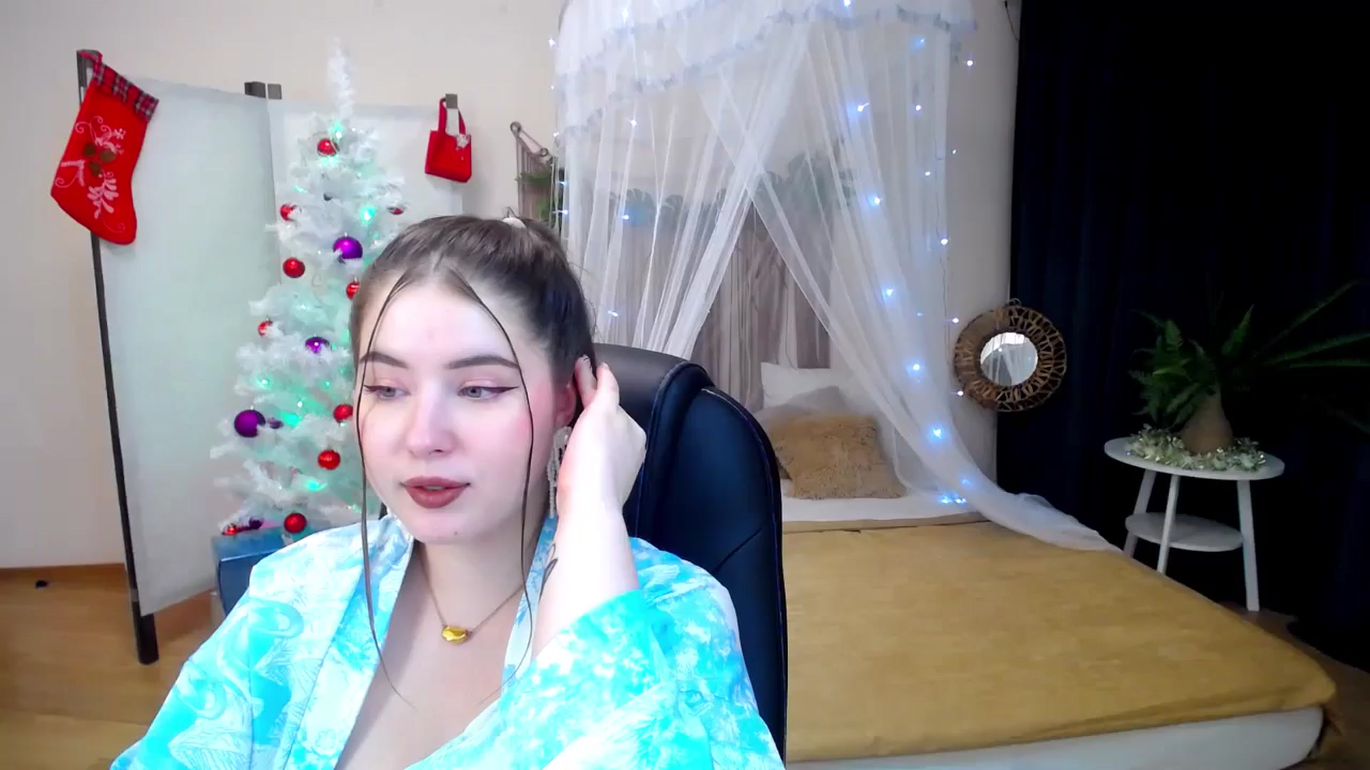 Gallery image thumbnail from AdmireMyEyes's myfreecams stream on, 12/18/2024, 22:31 image 1 of 20